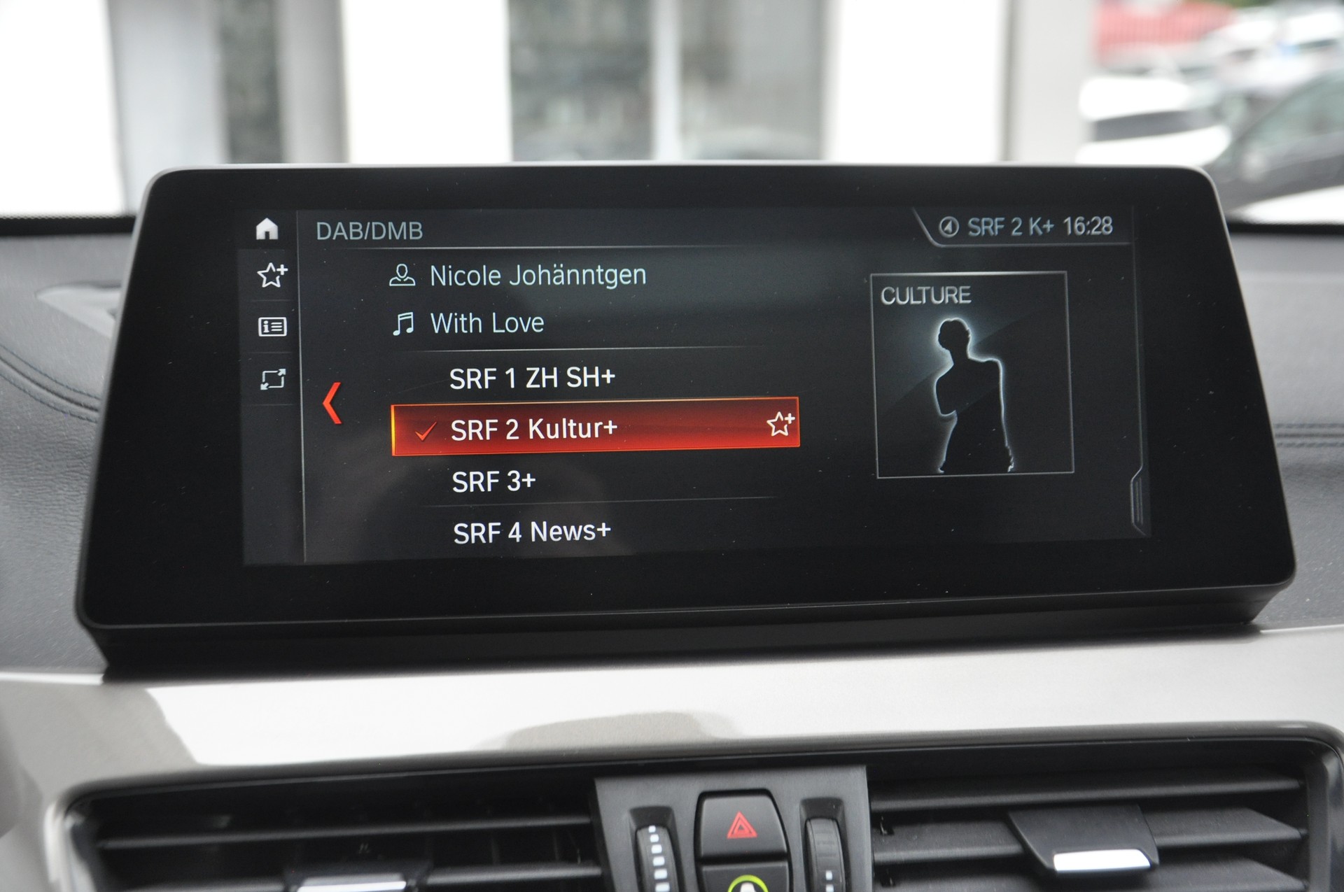 BMW X1 xDrive 20i xLine Steptronic-image-12