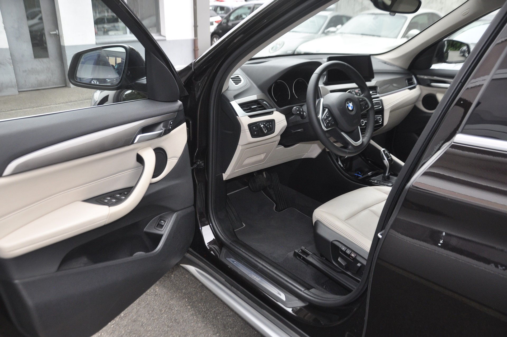 BMW X1 xDrive 20i xLine Steptronic-image-3