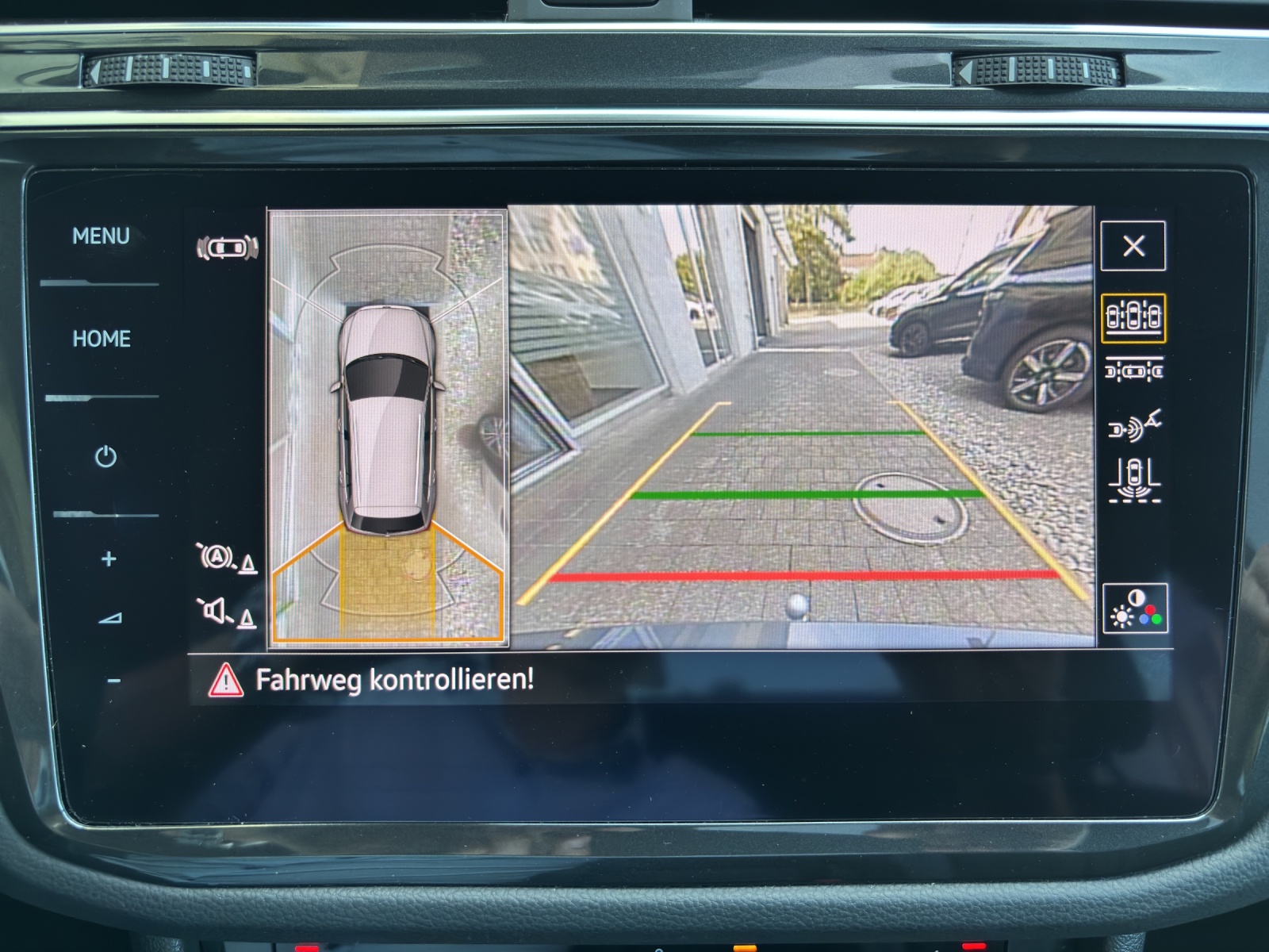 VW Tiguan 2.0 TDI SCR R-Line 4Motion DSG mit AHK, "Black Style", 360° Kamera & Panorama-Ausstell-/Schiebedach-image-20