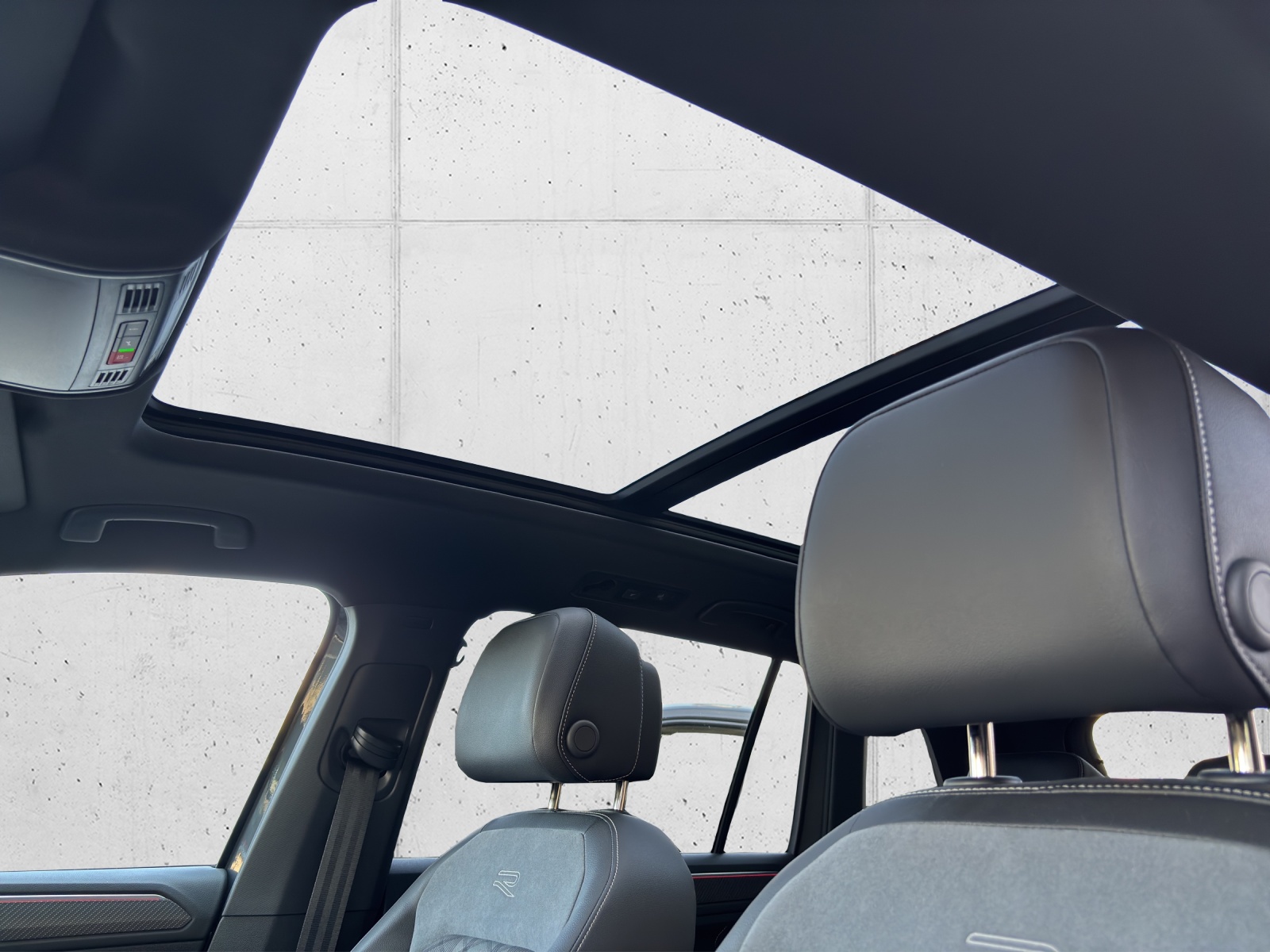 VW Tiguan 2.0 TDI SCR R-Line 4Motion DSG mit AHK, "Black Style", 360° Kamera & Panorama-Ausstell-/Schiebedach-image-28