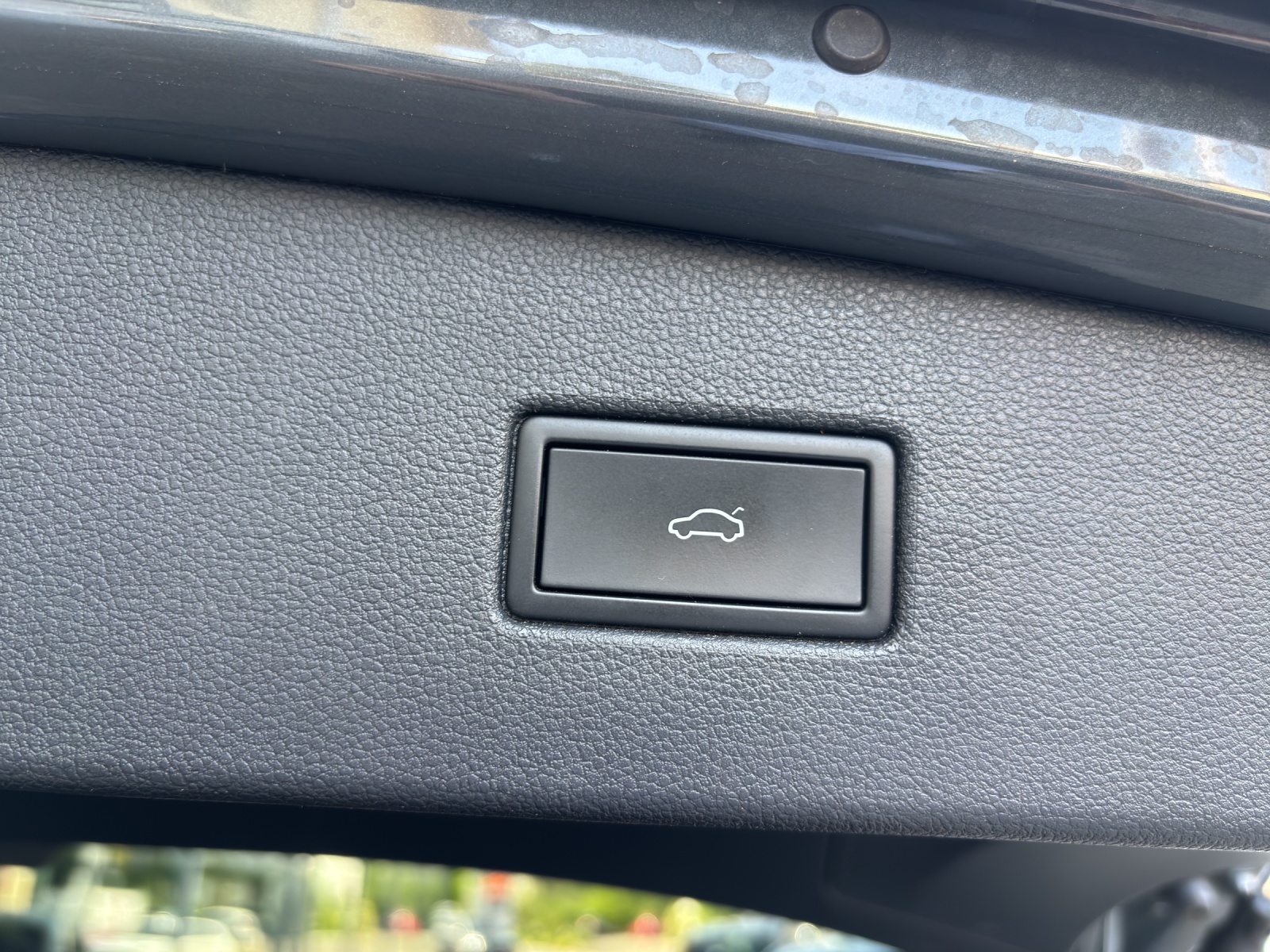 VW Tiguan 2.0 TDI SCR R-Line 4Motion DSG mit AHK, "Black Style", 360° Kamera & Panorama-Ausstell-/Schiebedach-image-8