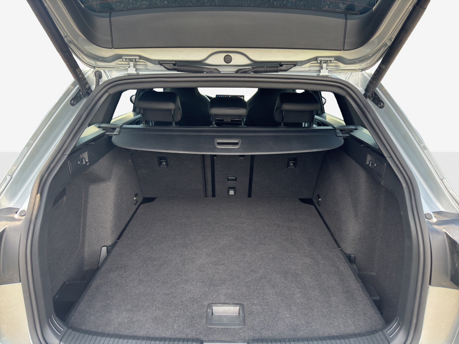 VW Golf Variant 2.0 TSI R-Line DSG 4 Motion-image-12