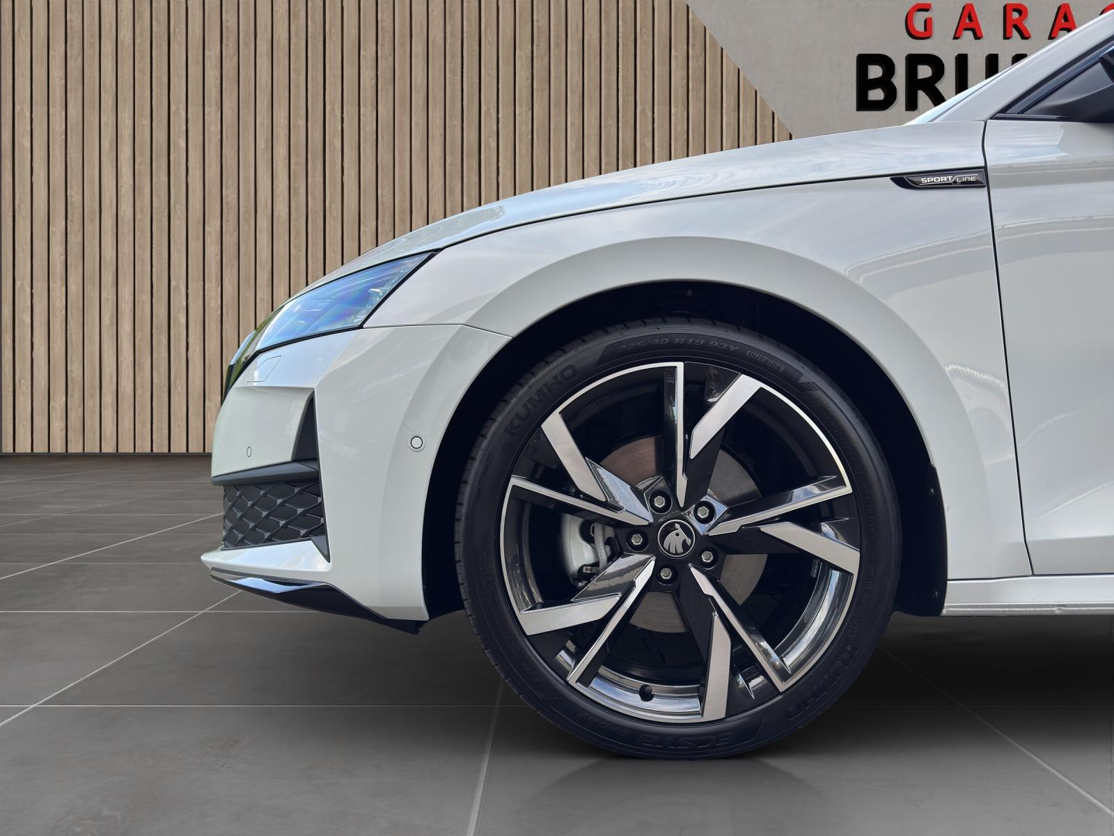 SKODA Octavia Sport Line 2.0 TSI 4x4-image-8