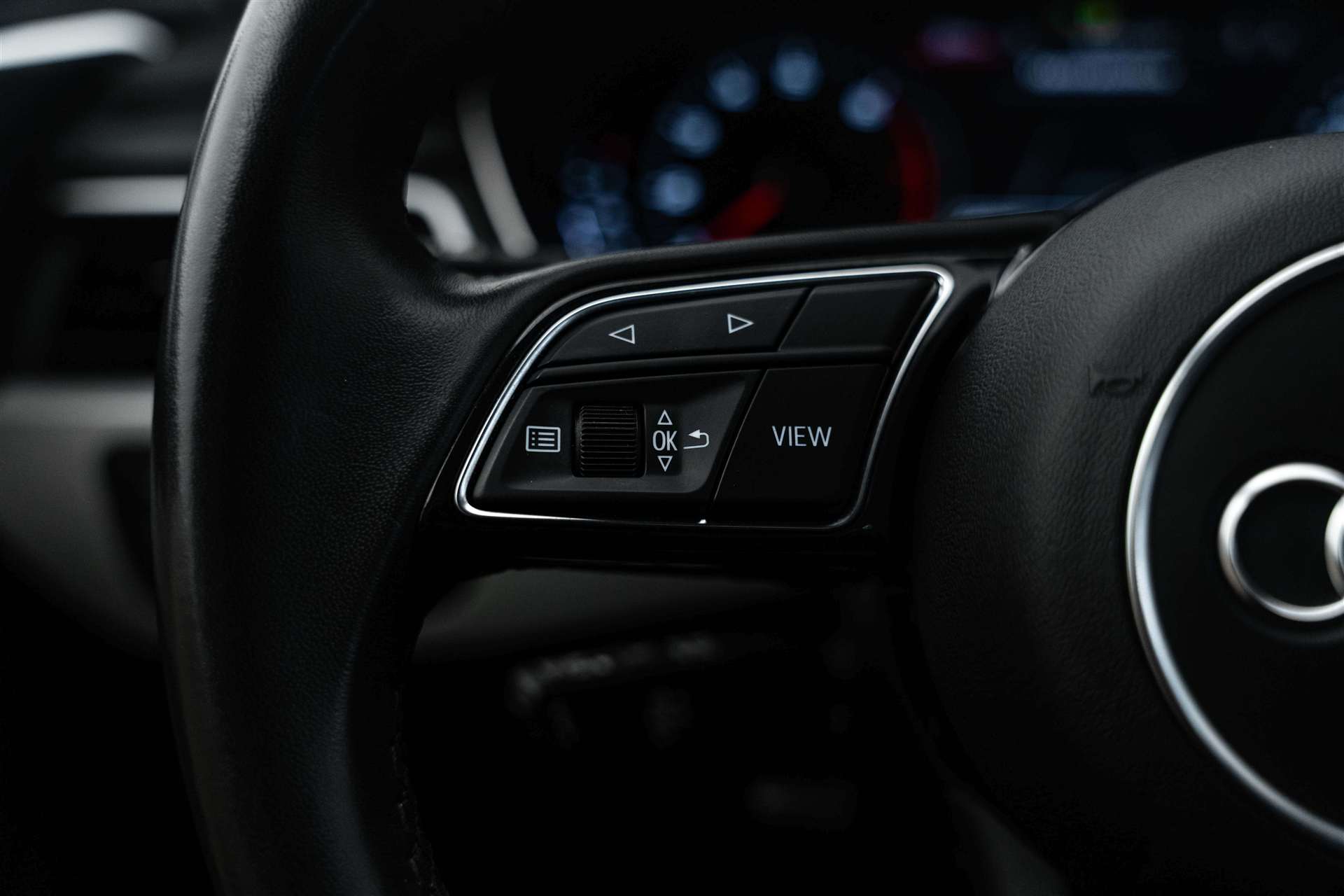 AUDI A4 Avant 35 TFSI S-tronic Automat-image-14