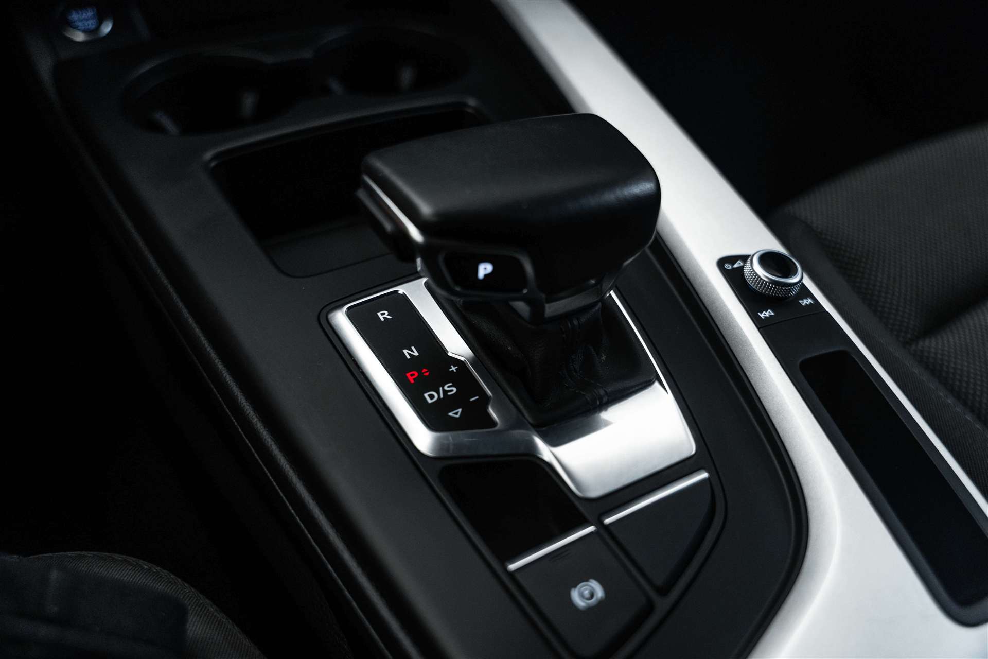 AUDI A4 Avant 35 TFSI S-tronic Automat-image-23