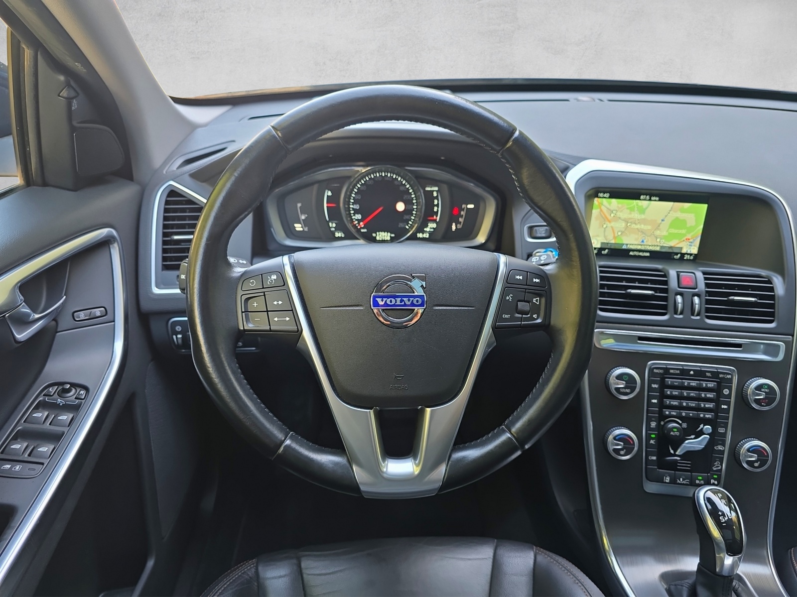 VOLVO Volvo XC60 2.4 D5 Summum AWD-image-6