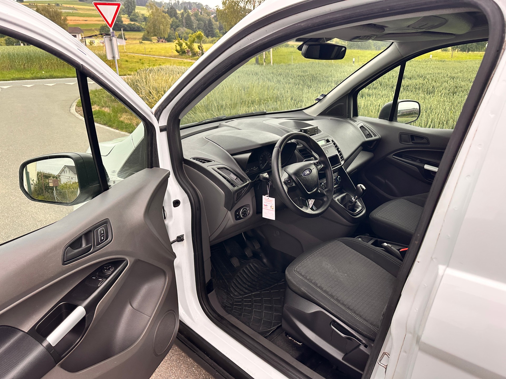 FORD Transit Connect Van T220 1.5 Eco Blue Trend-image-22