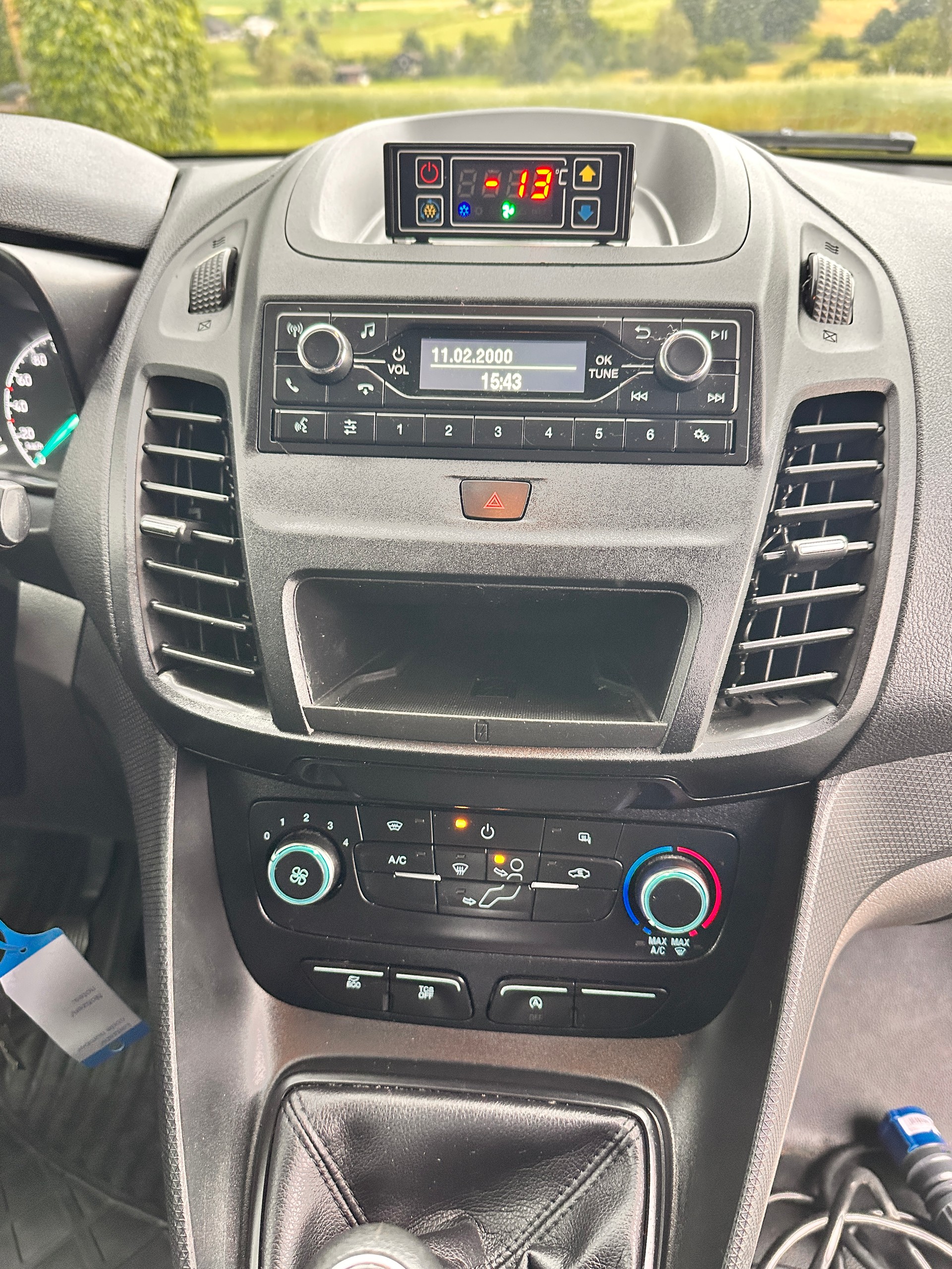 FORD Transit Connect Van T220 1.5 Eco Blue Trend-image-8
