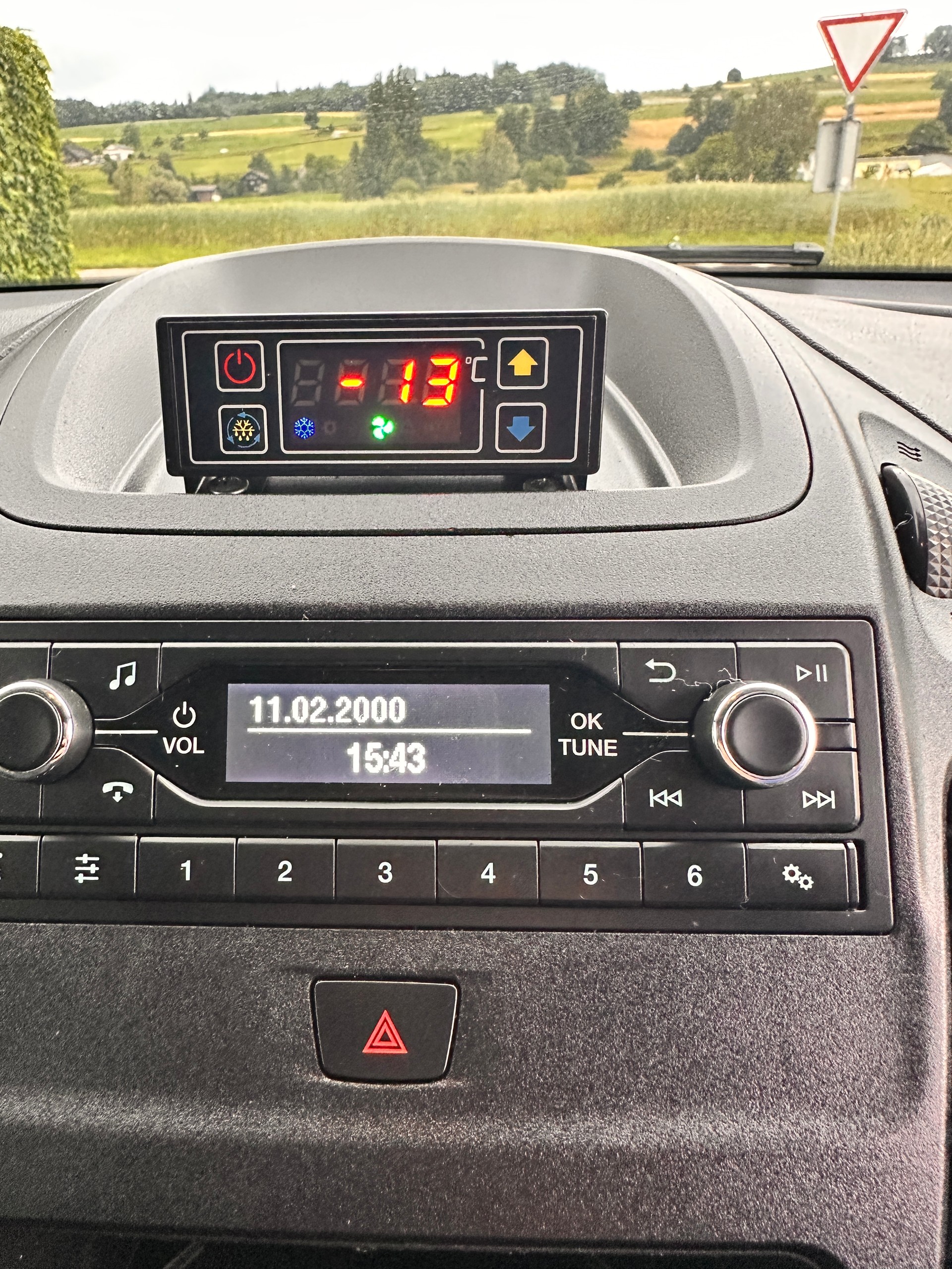 FORD Transit Connect Van T220 1.5 Eco Blue Trend-image-6