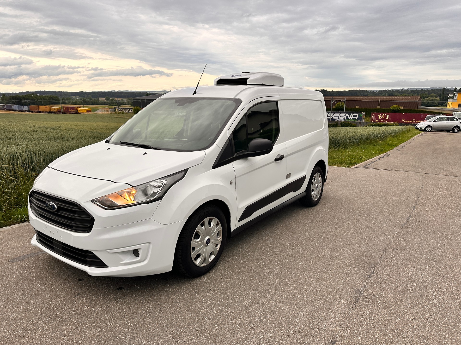 FORD Transit Connect Van T220 1.5 Eco Blue Trend-image-10