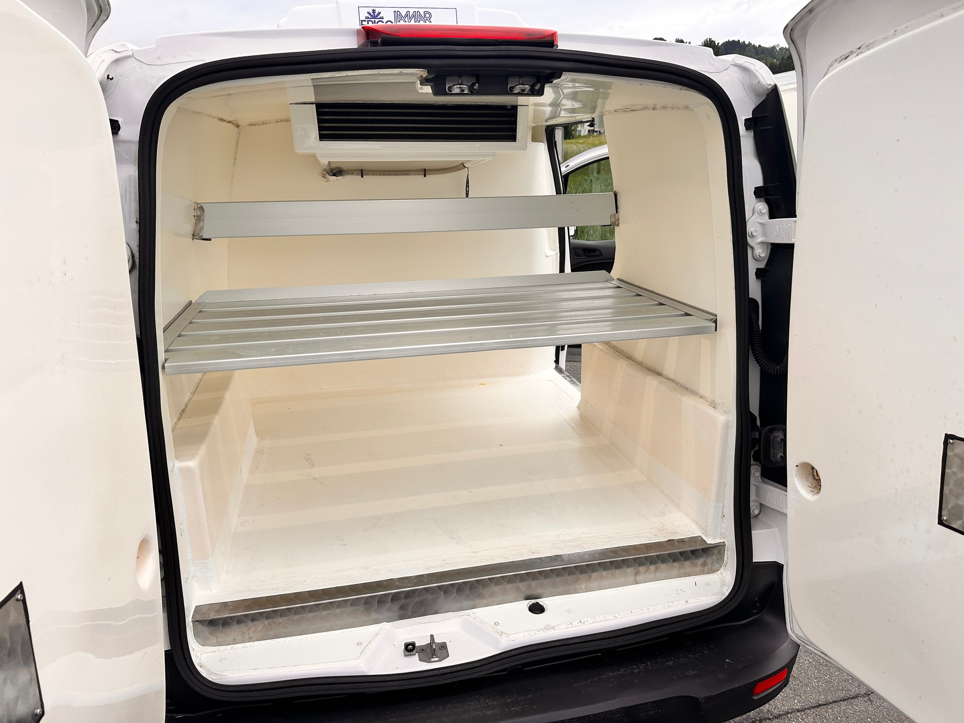 FORD Transit Connect Van T220 1.5 Eco Blue Trend-image-2