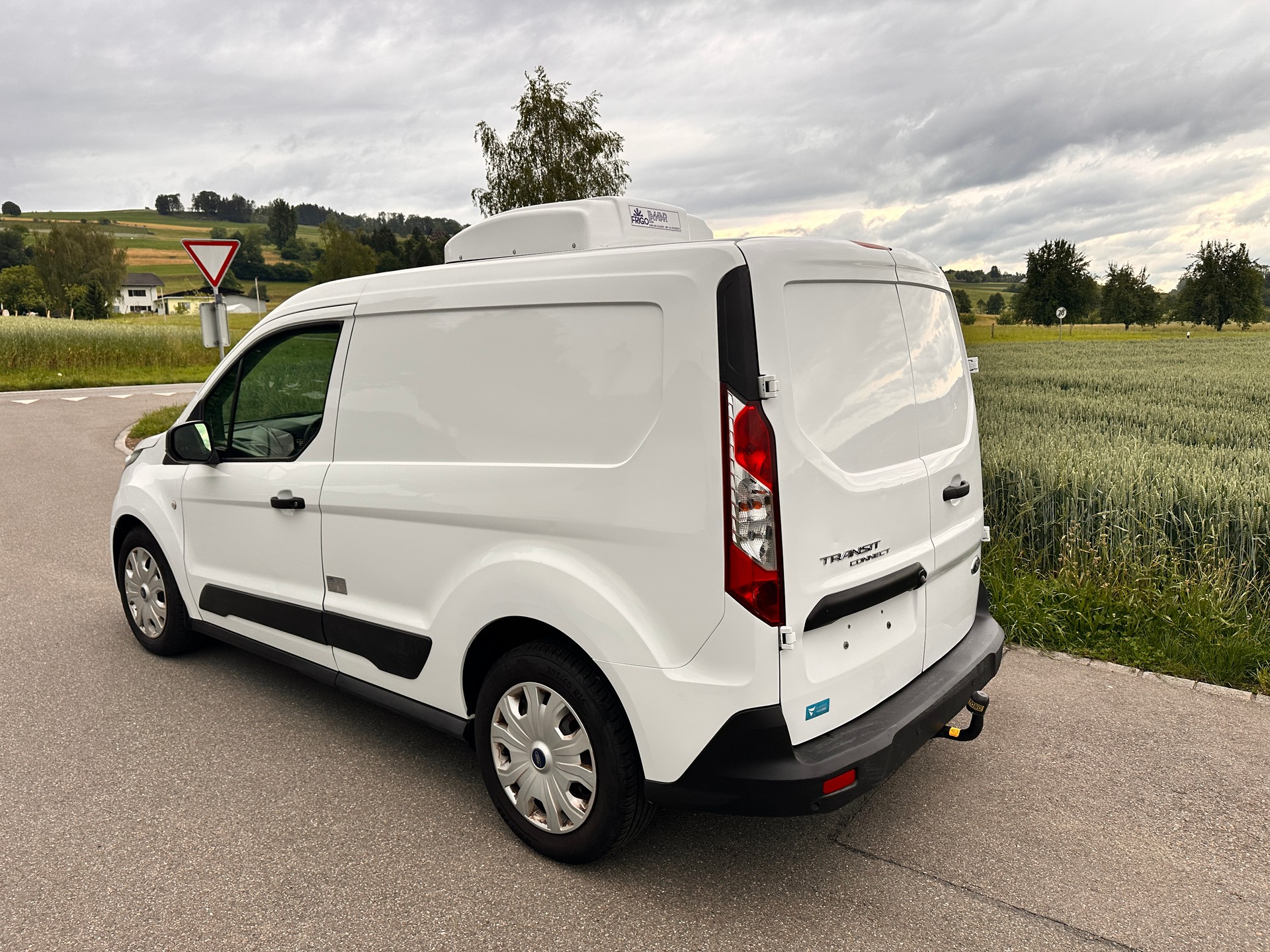 FORD Transit Connect Van T220 1.5 Eco Blue Trend-image-9
