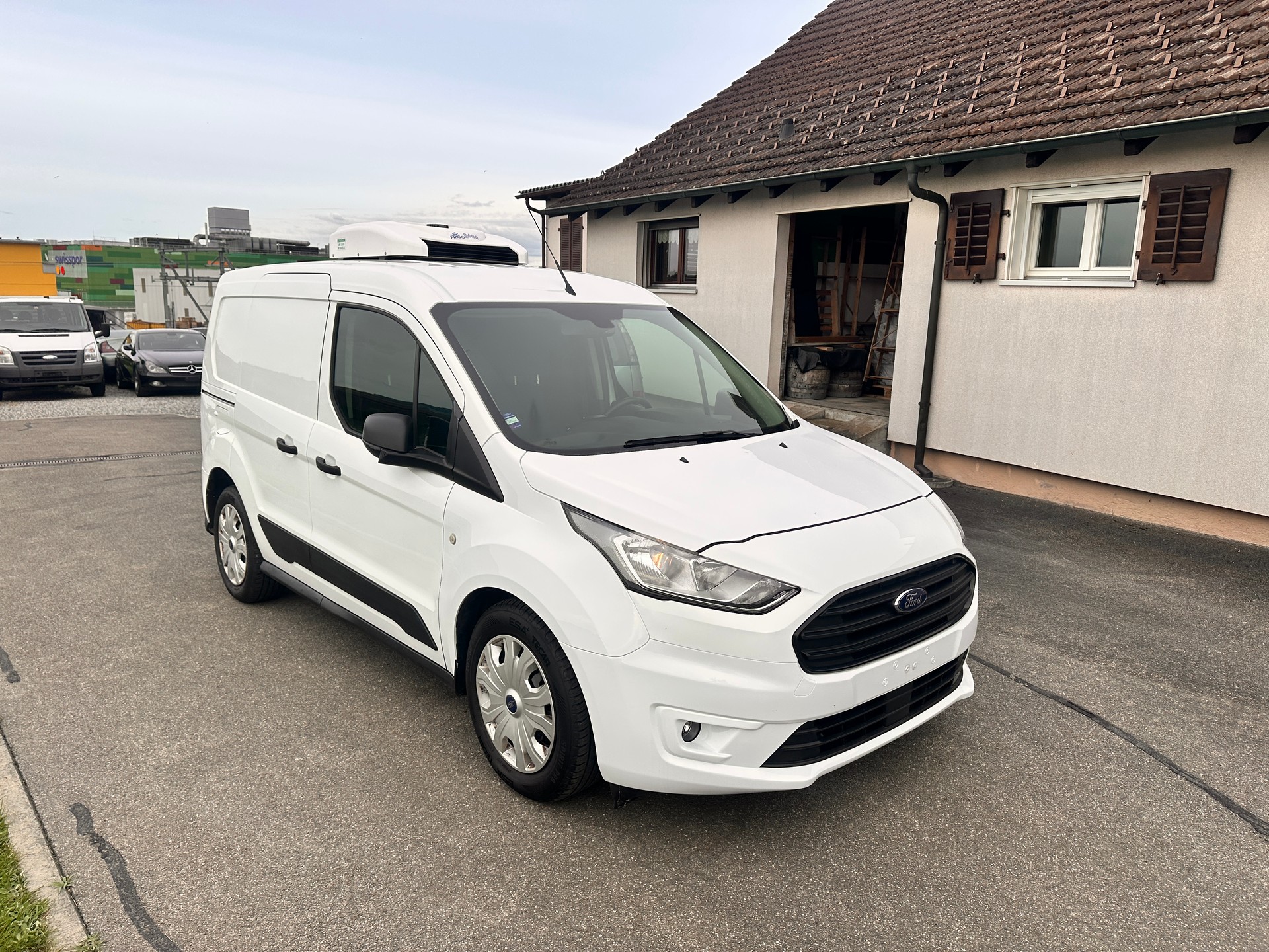 FORD Transit Connect Van T220 1.5 Eco Blue Trend-image-5