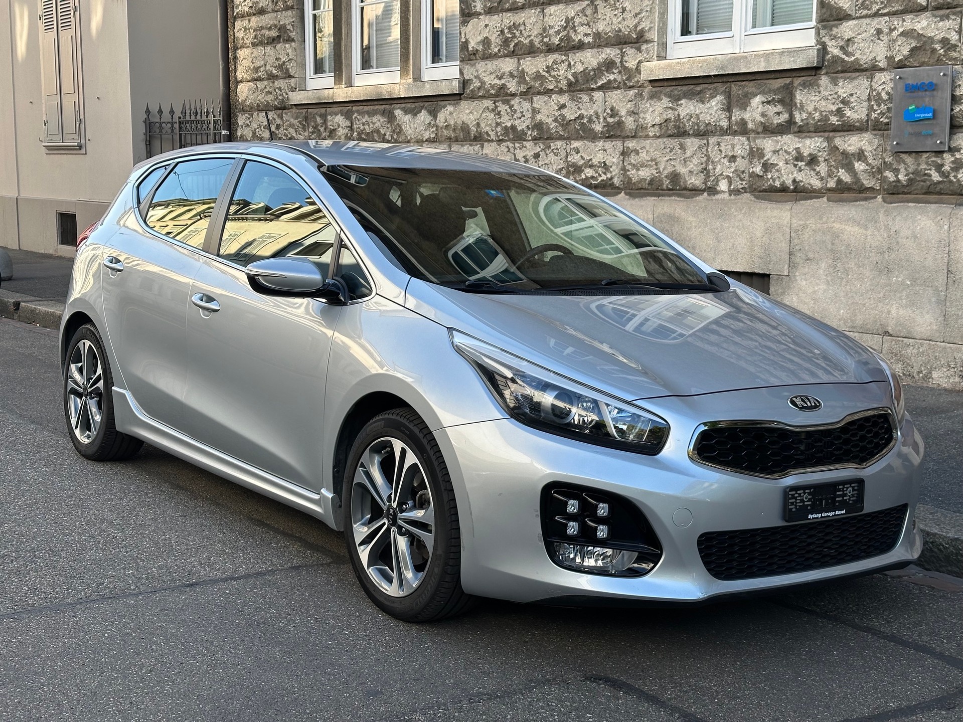 KIA Cee'd 1.6 CRDi GT-Line DCT-image-2