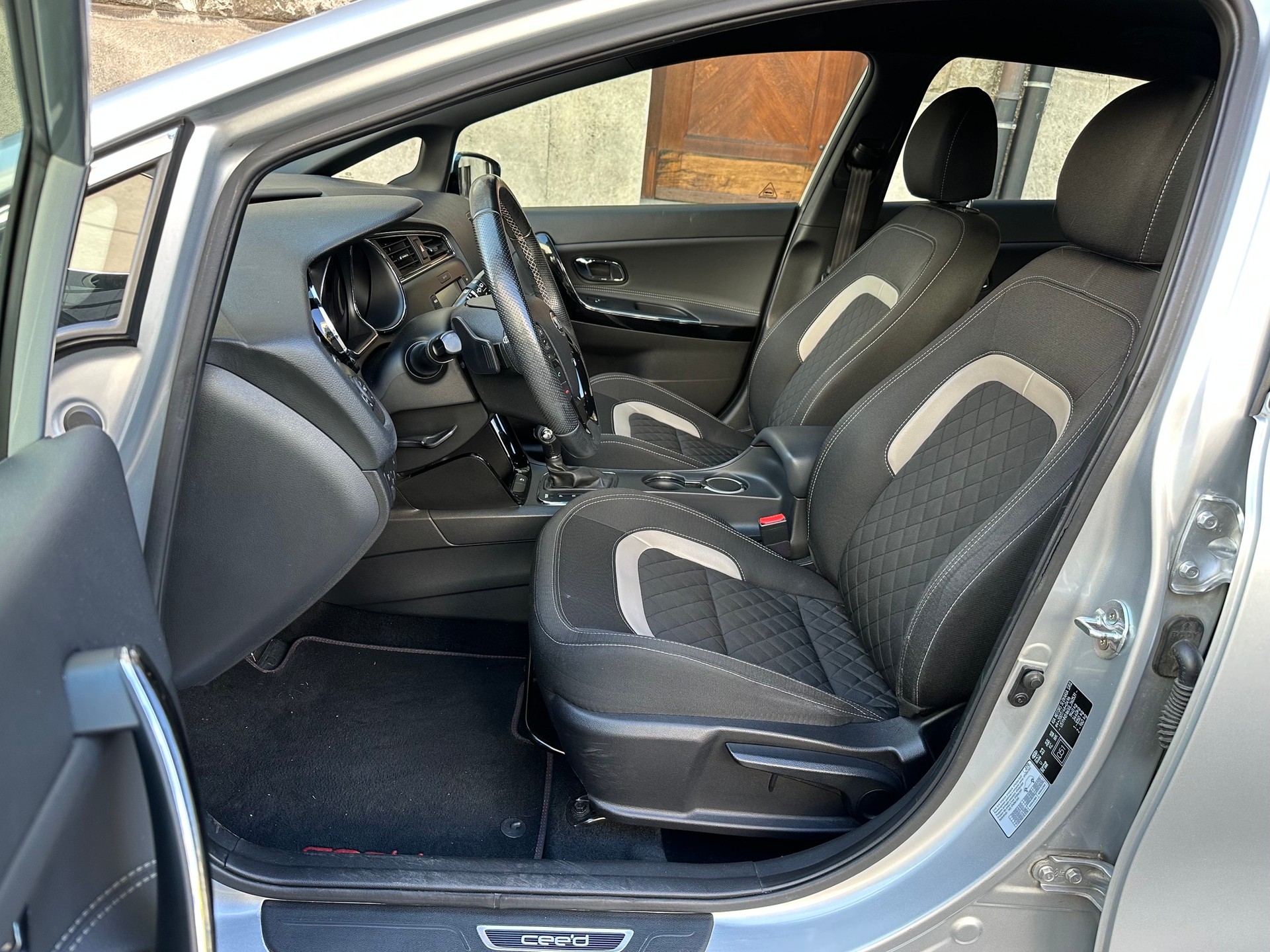 KIA Cee'd 1.6 CRDi GT-Line DCT-image-8