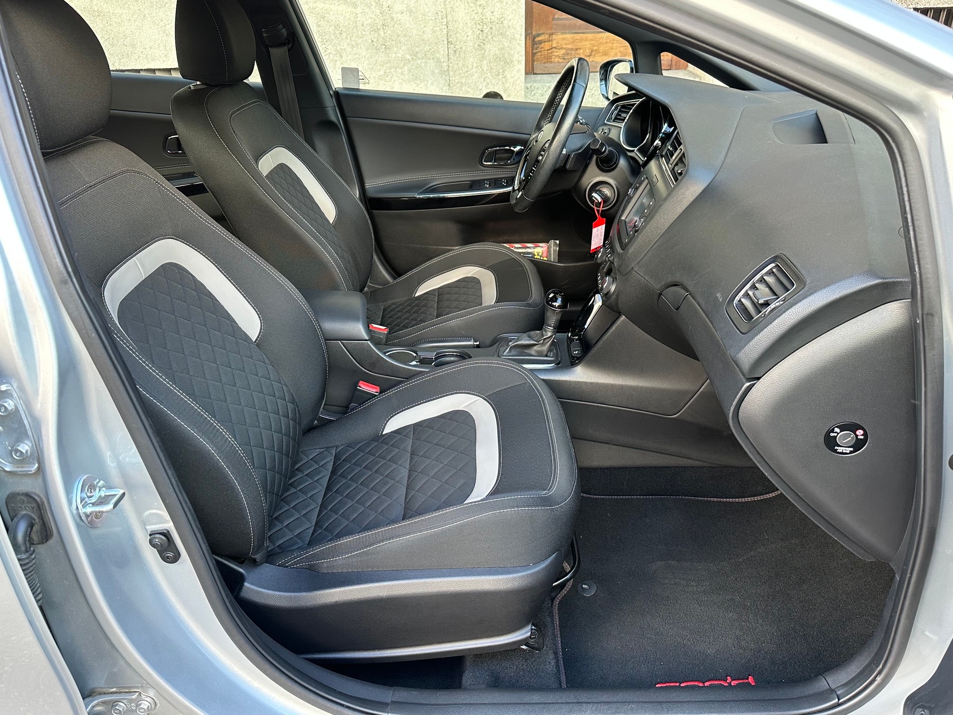 KIA Cee'd 1.6 CRDi GT-Line DCT-image-9