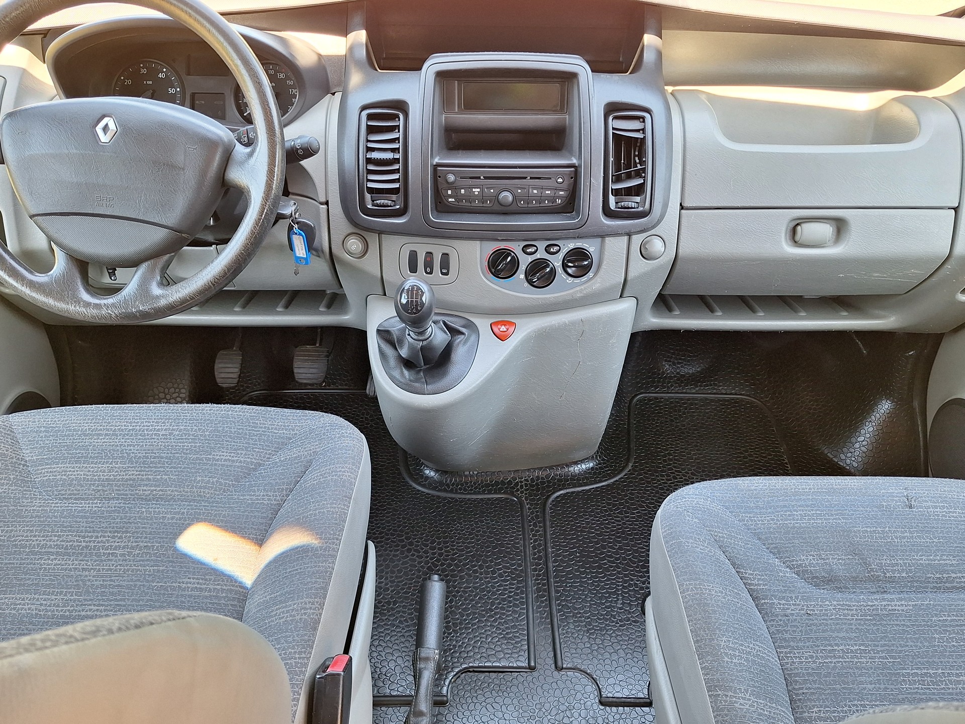 RENAULT Trafic 2.0 dCi 115 2.9t L2H1-image-10