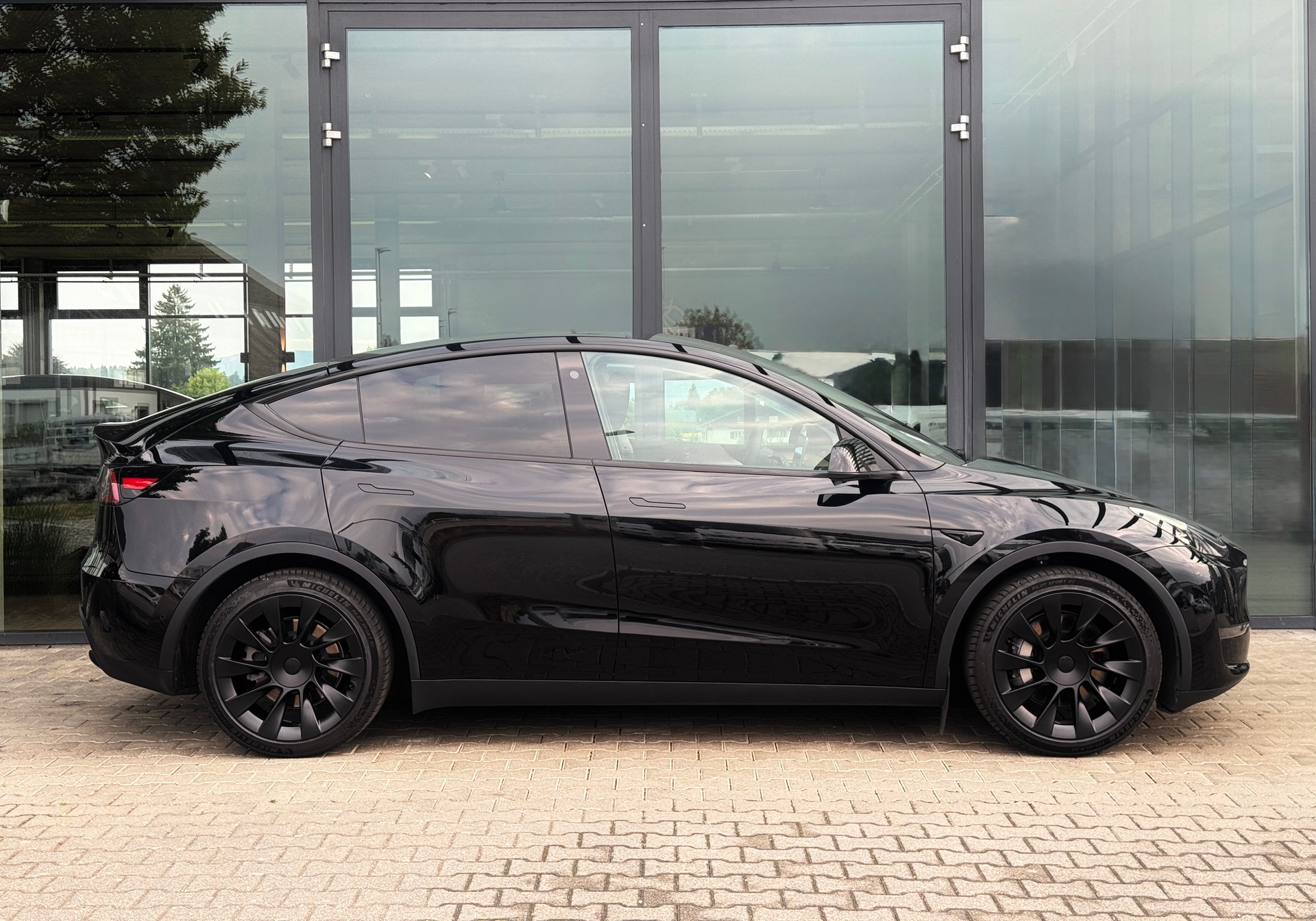 TESLA Model Y Long Range-image-6