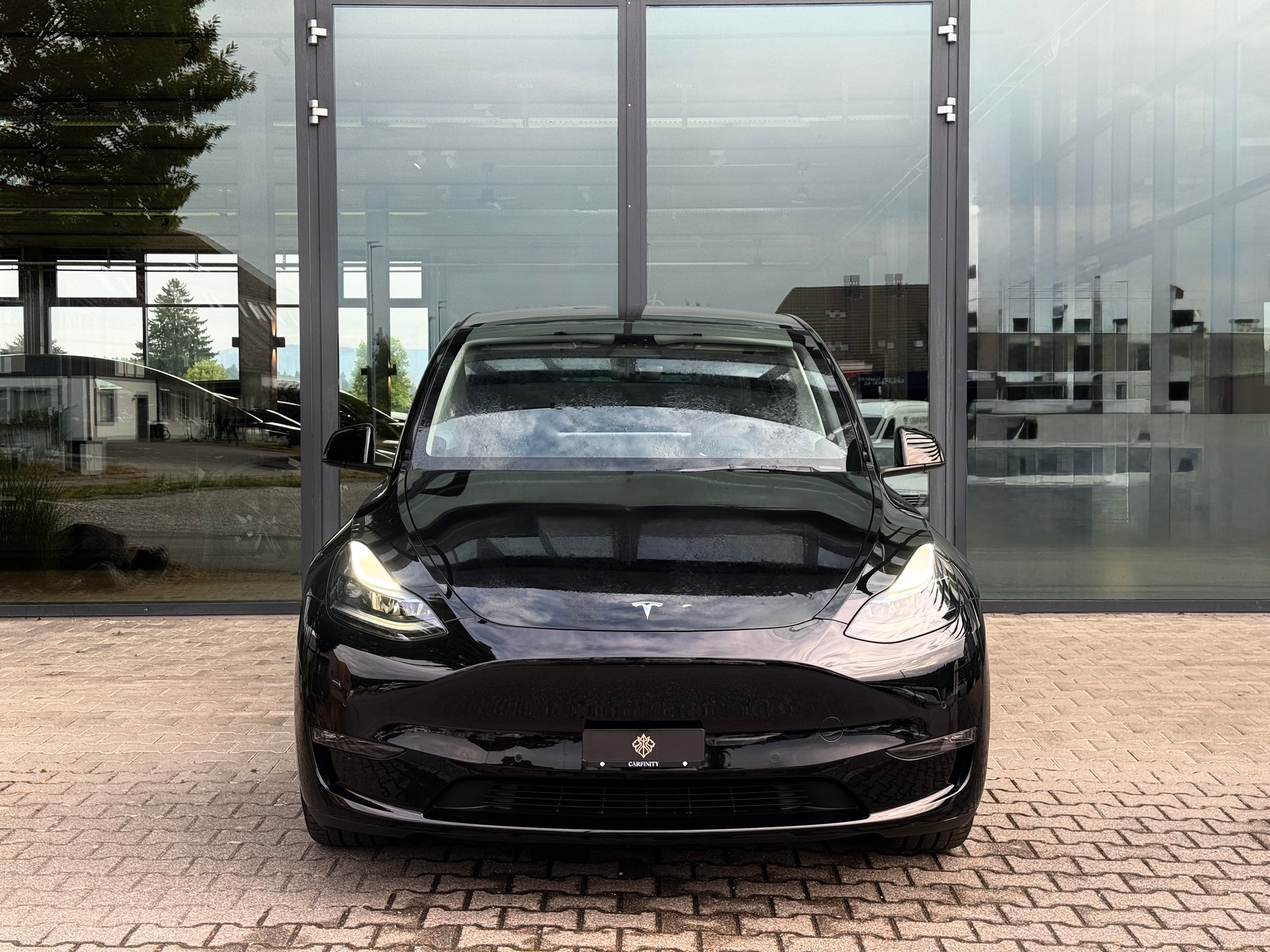 TESLA Model Y Long Range-image-1
