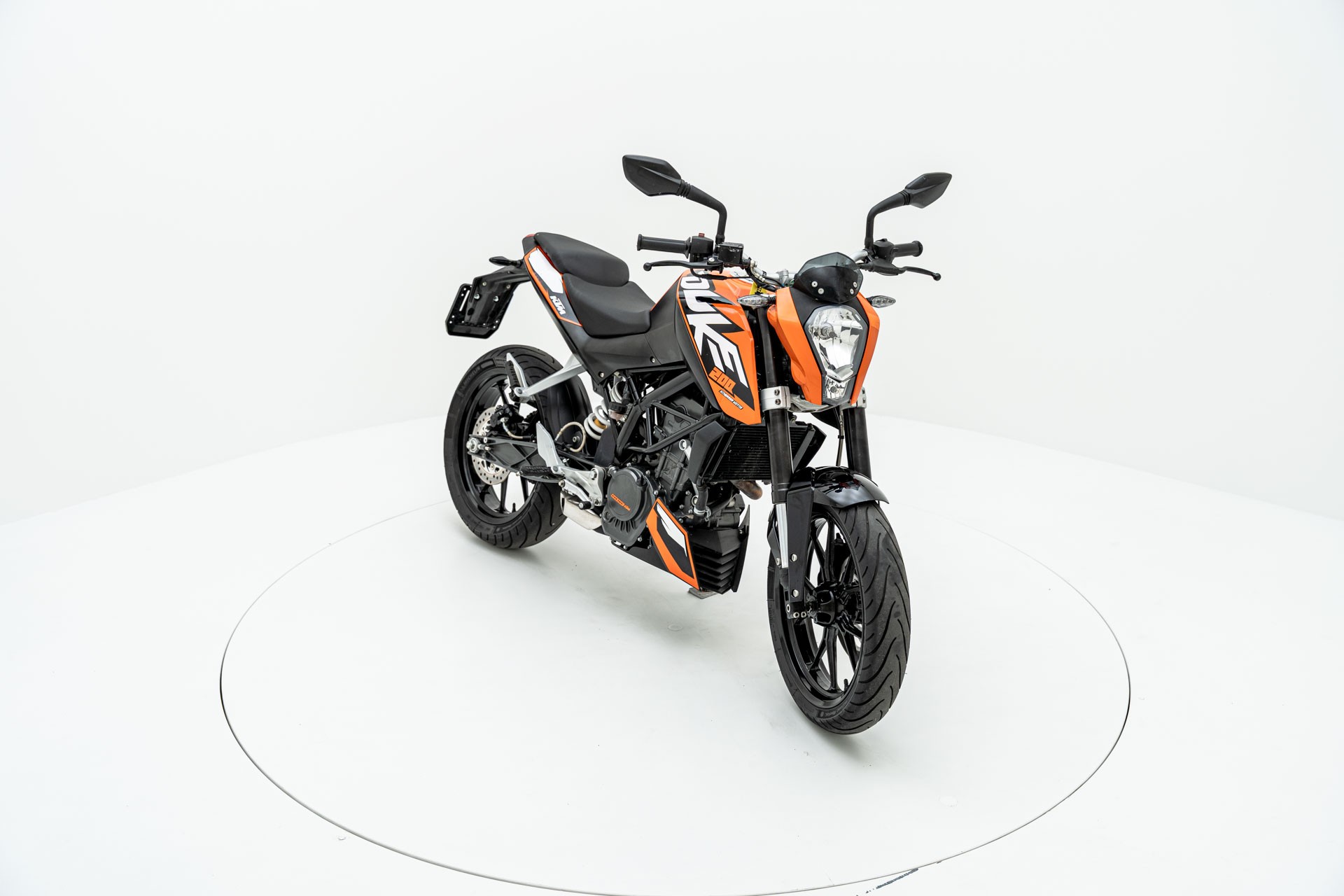 KTM 200 Duke-showroom-element-1