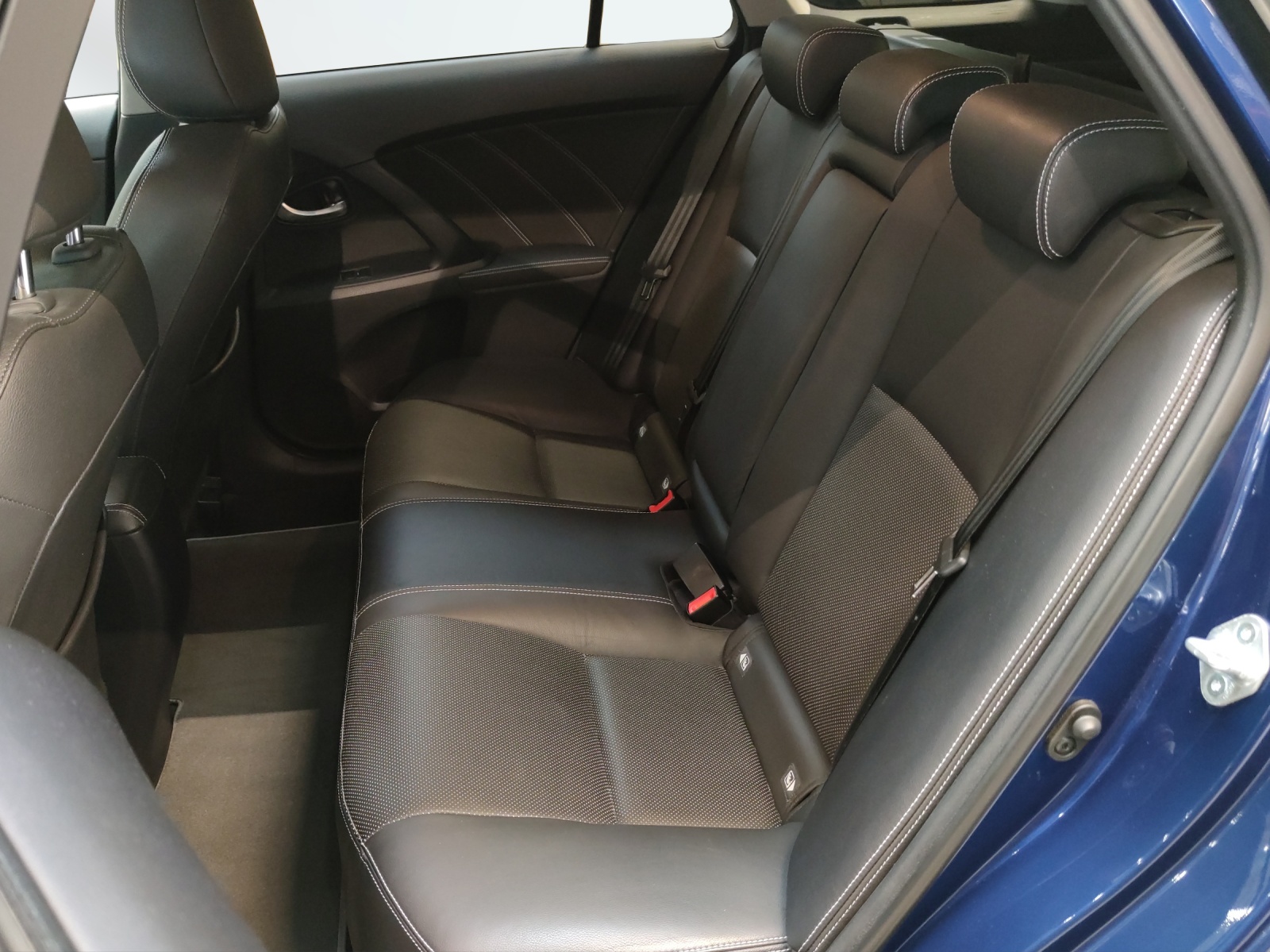 TOYOTA Avensis Touring Sports 2.0 VMa Trend MdS-image-17