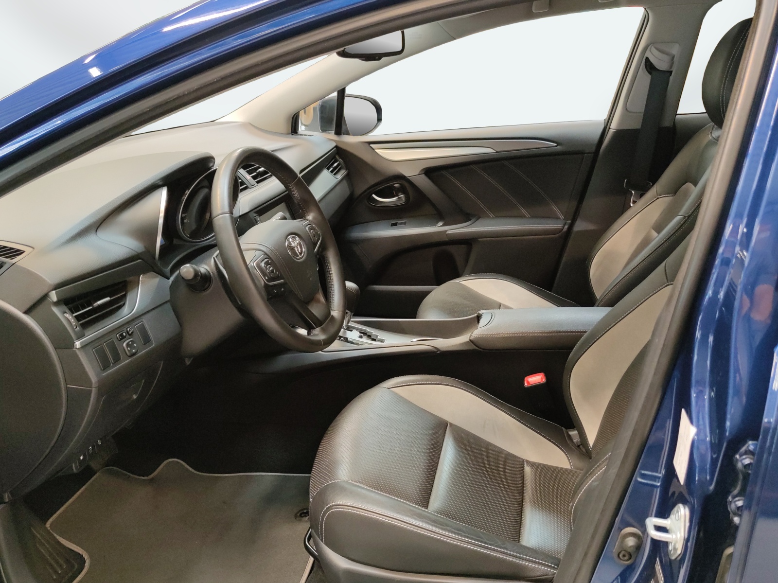 TOYOTA Avensis Touring Sports 2.0 VMa Trend MdS-image-9