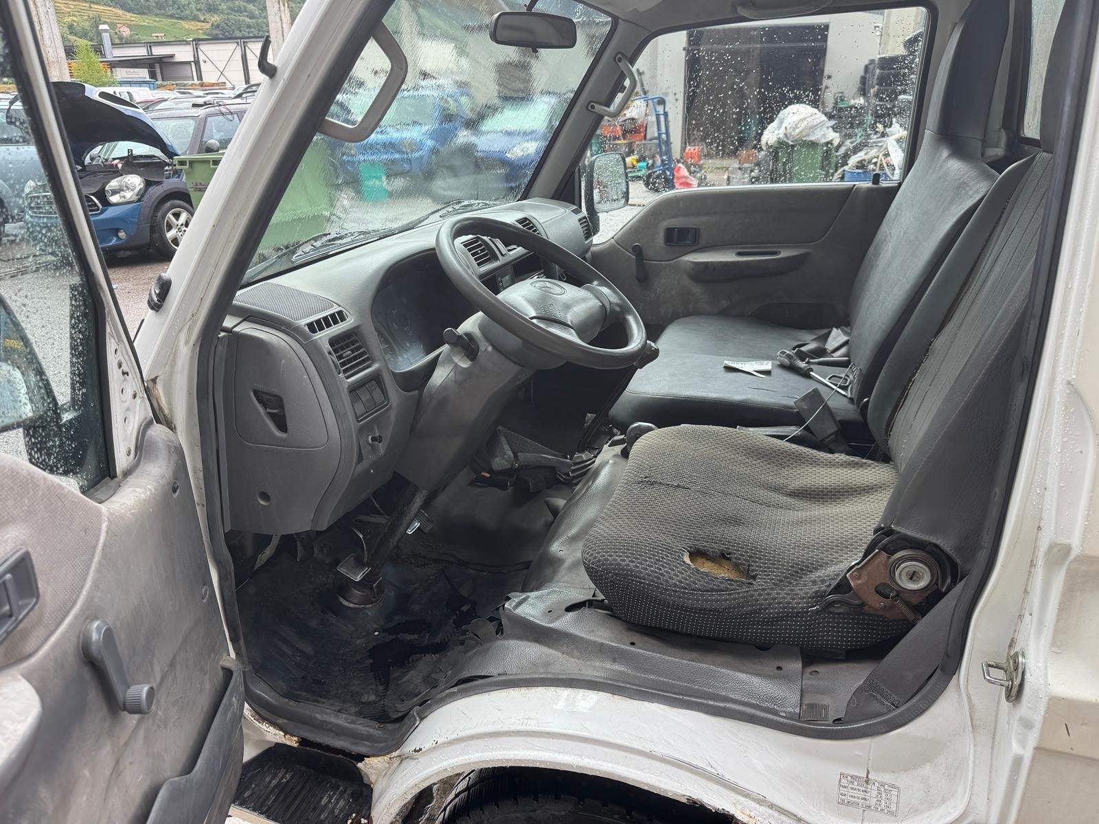 MAZDA E 2000-image-5