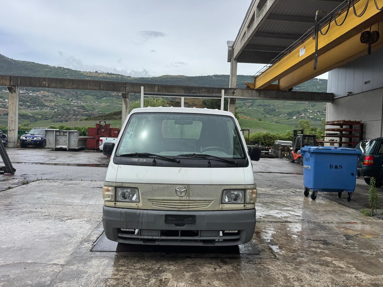 MAZDA E 2000-image-2