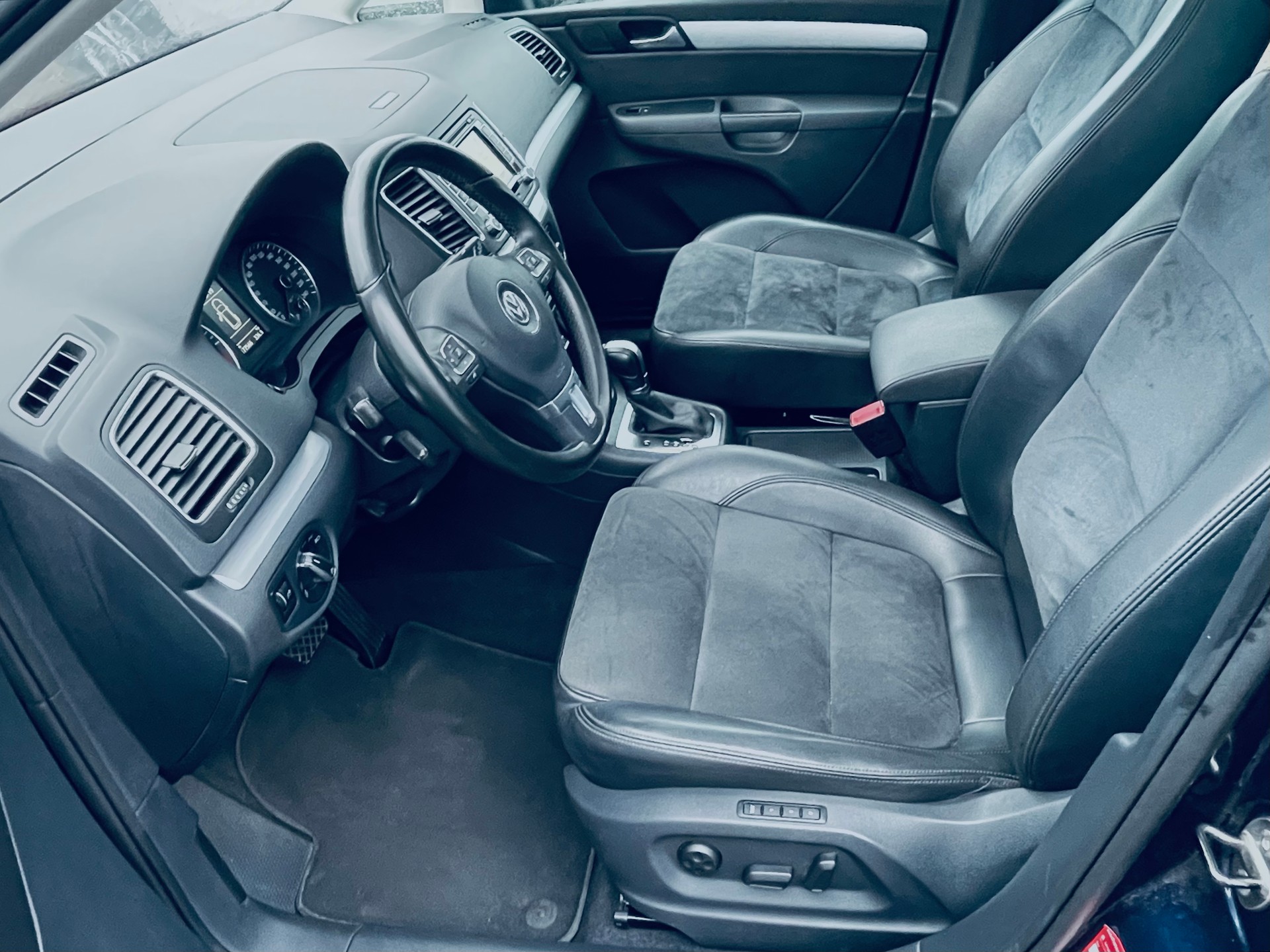 VW Sharan 2.0 TDI BlueMotion Technology Highline DSG-image-3