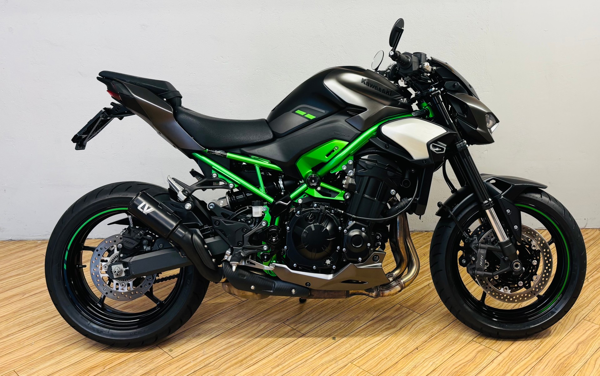 KAWASAKI Z 900 Performance (35kW)-showroom-element-1