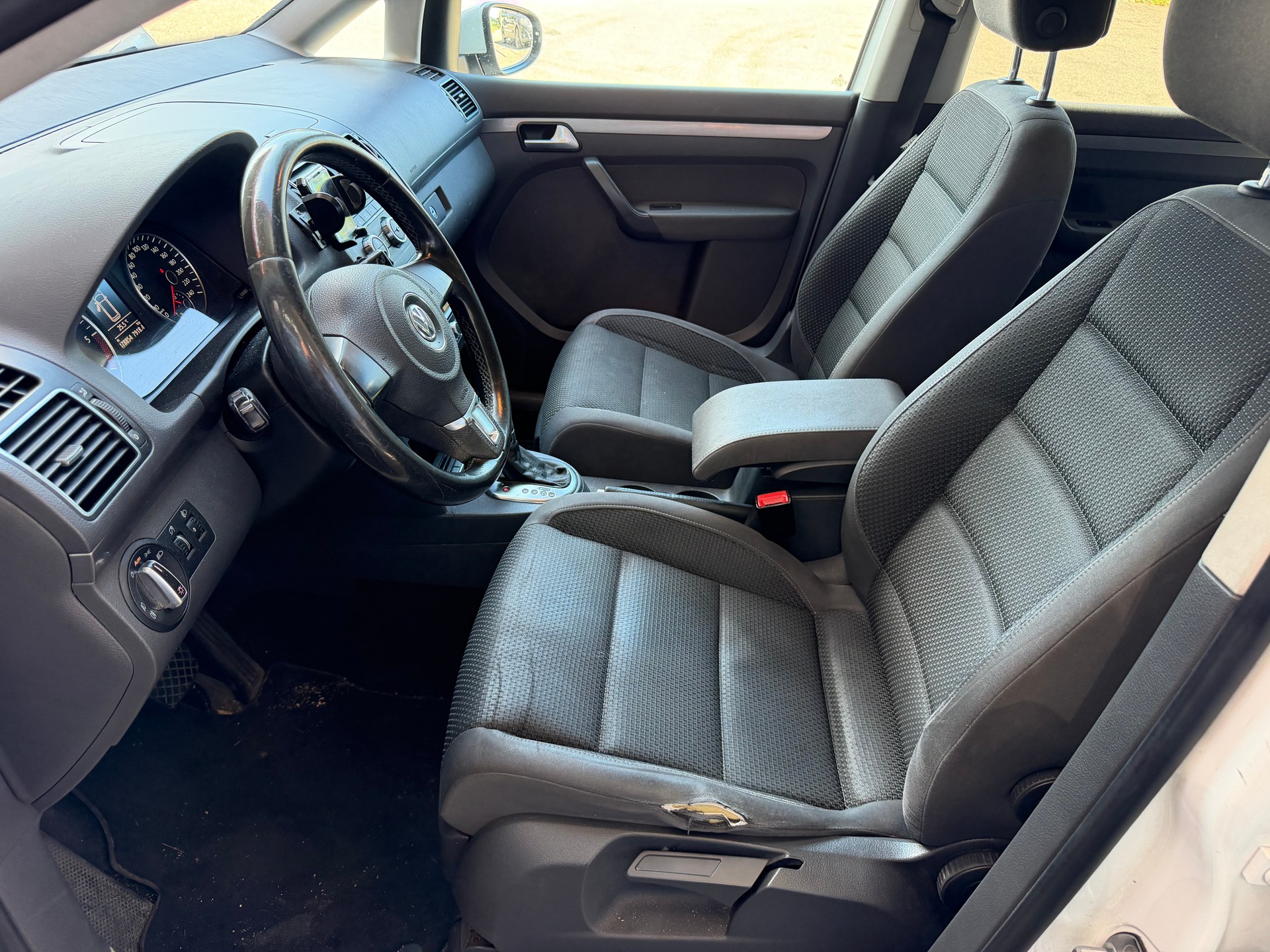 VW Touran 2.0 TDI Comfortline DSG-image-6