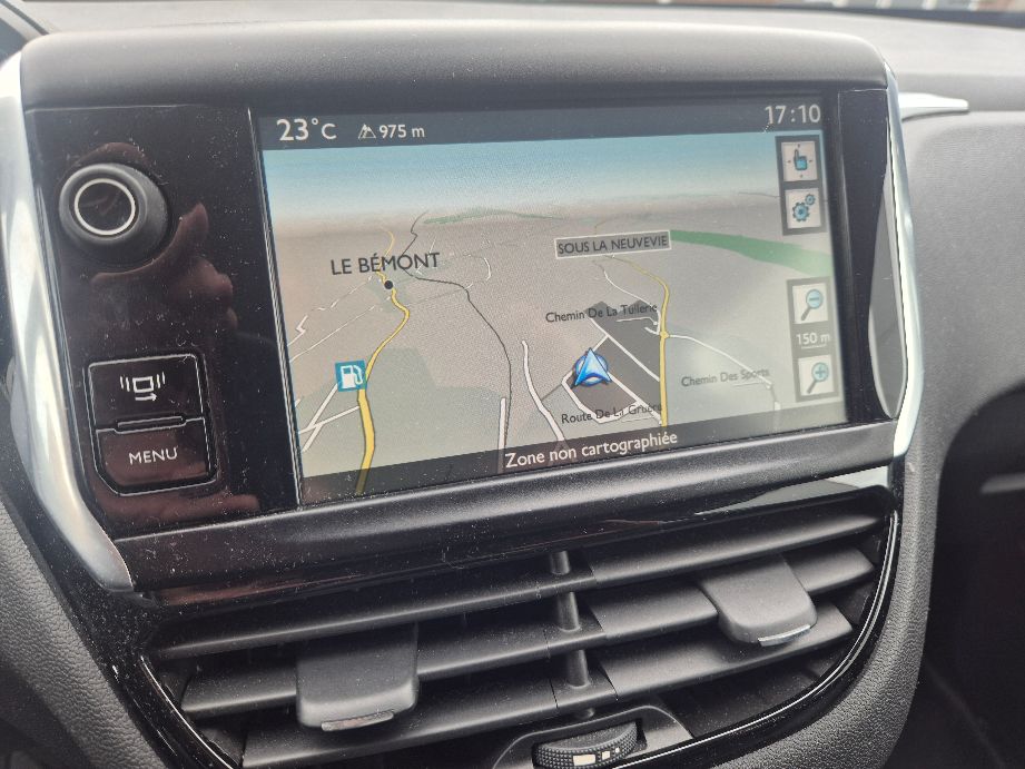 PEUGEOT 208 1.6 Turbo Allure-image-6
