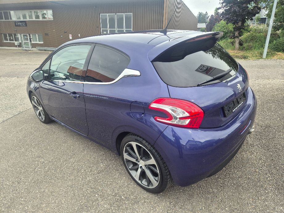 PEUGEOT 208 1.6 Turbo Allure-image-4