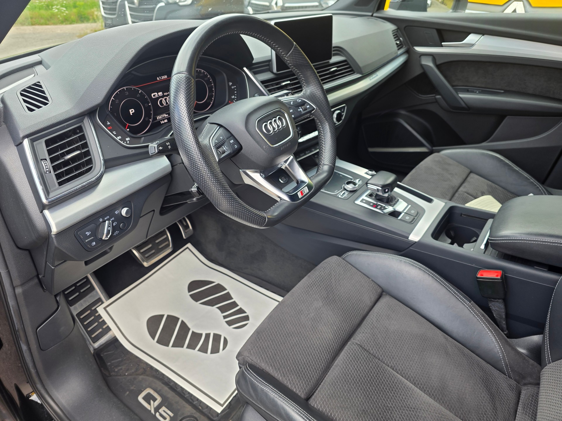 AUDI Q5 2.0 TDI quattro S-tronic-image-10