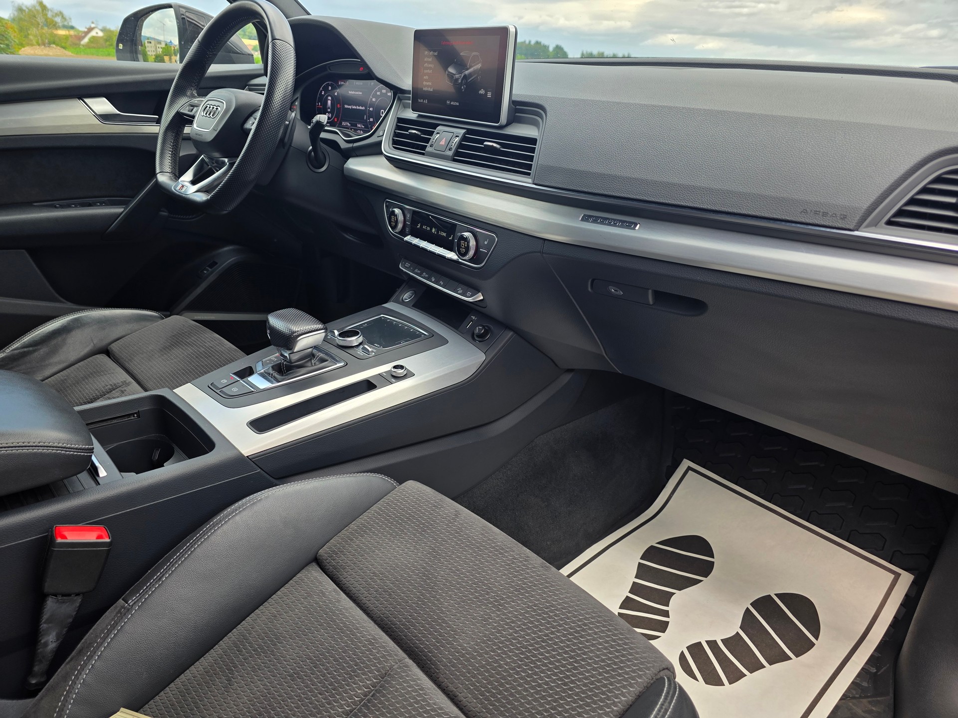 AUDI Q5 2.0 TDI quattro S-tronic-image-16