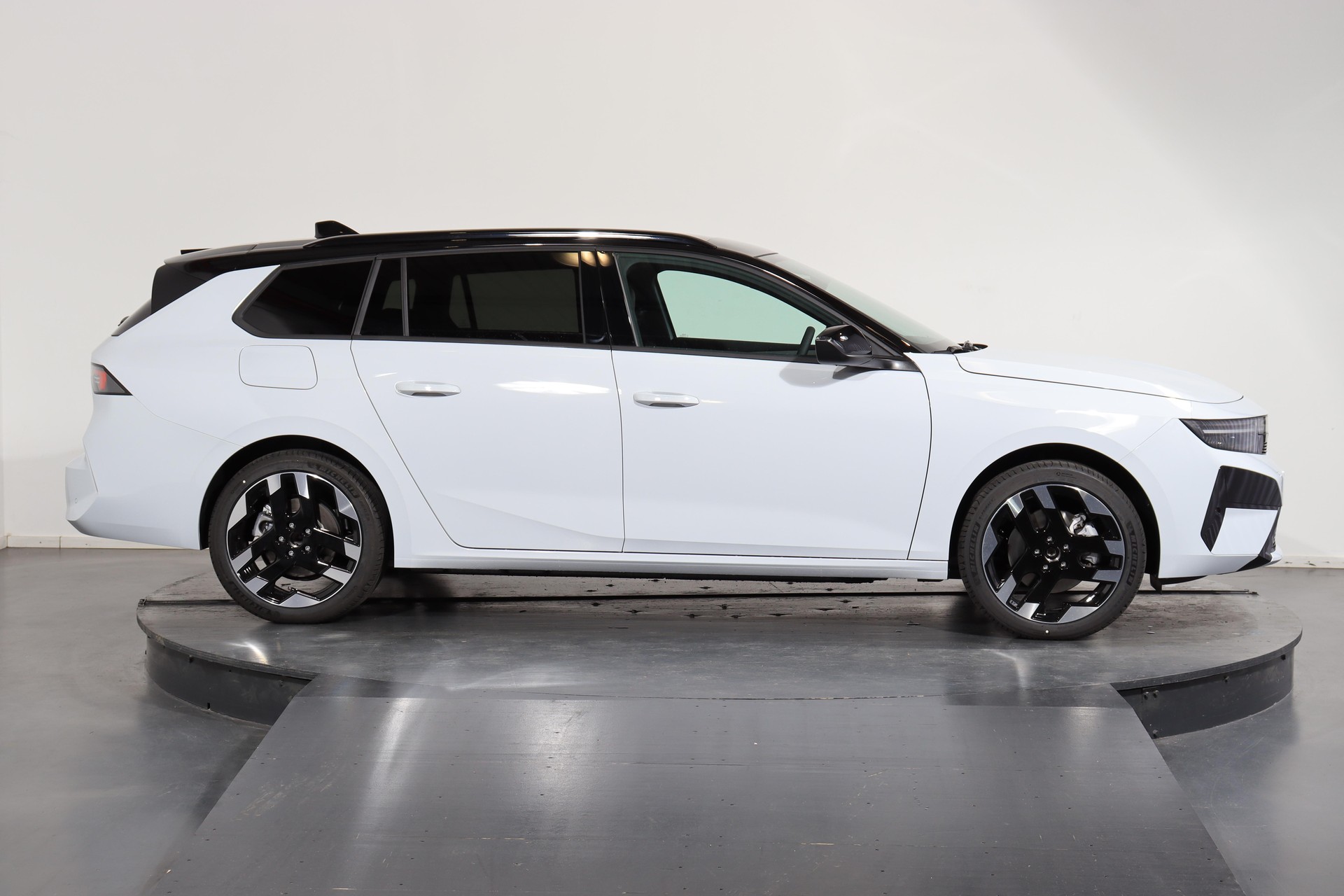 OPEL Astra-e Sports Tourer Ultimate-showroom-element-1