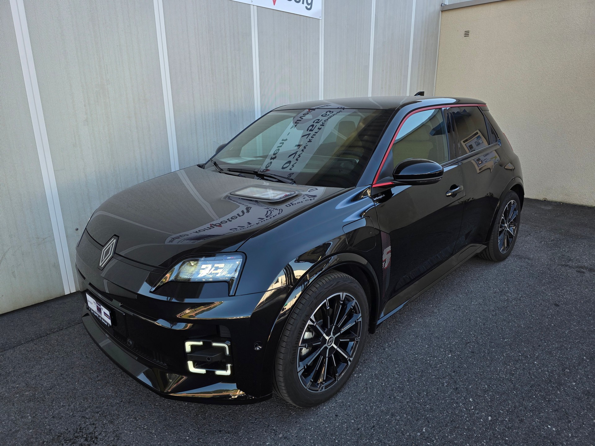 RENAULT R5 E-Tech Comfort Range 52 kWh Iconic Five-image-1