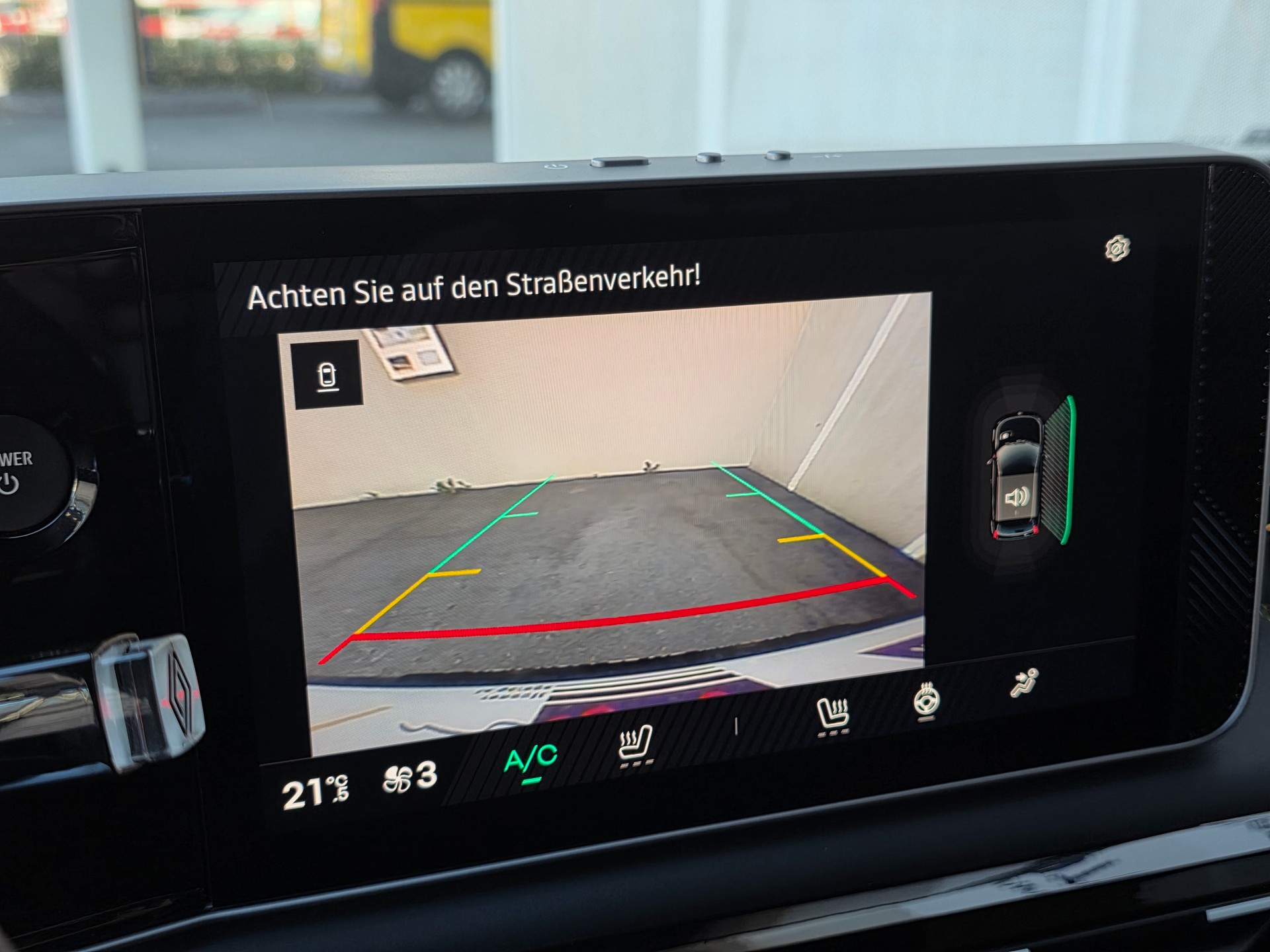 RENAULT R5 E-Tech Comfort Range 52 kWh Iconic Five-image-8