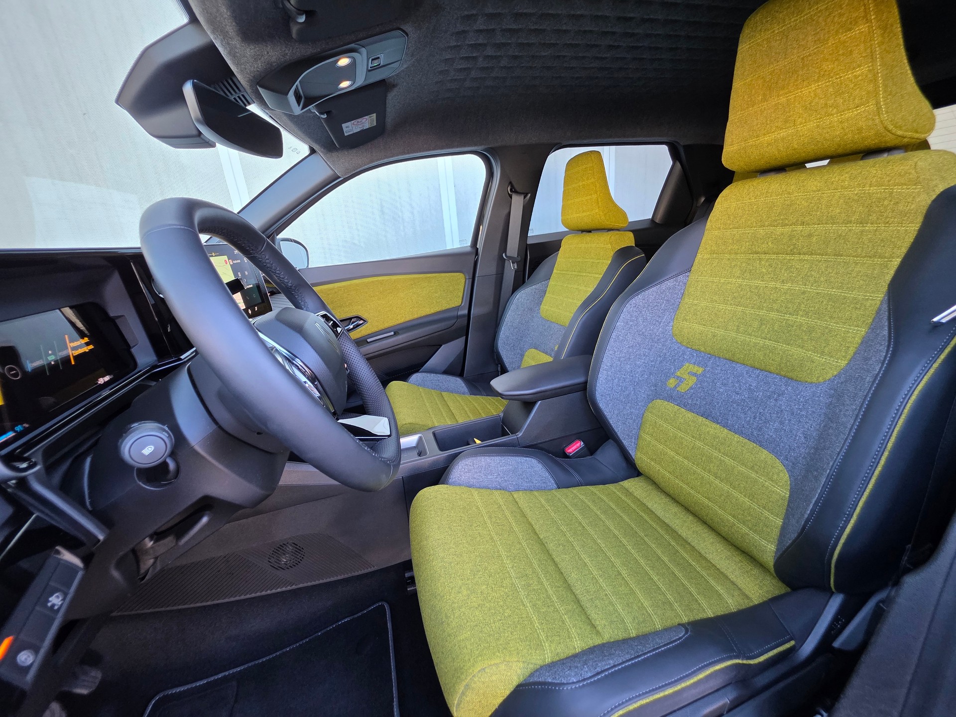 RENAULT R5 E-Tech Comfort Range 52 kWh Iconic Five-image-7