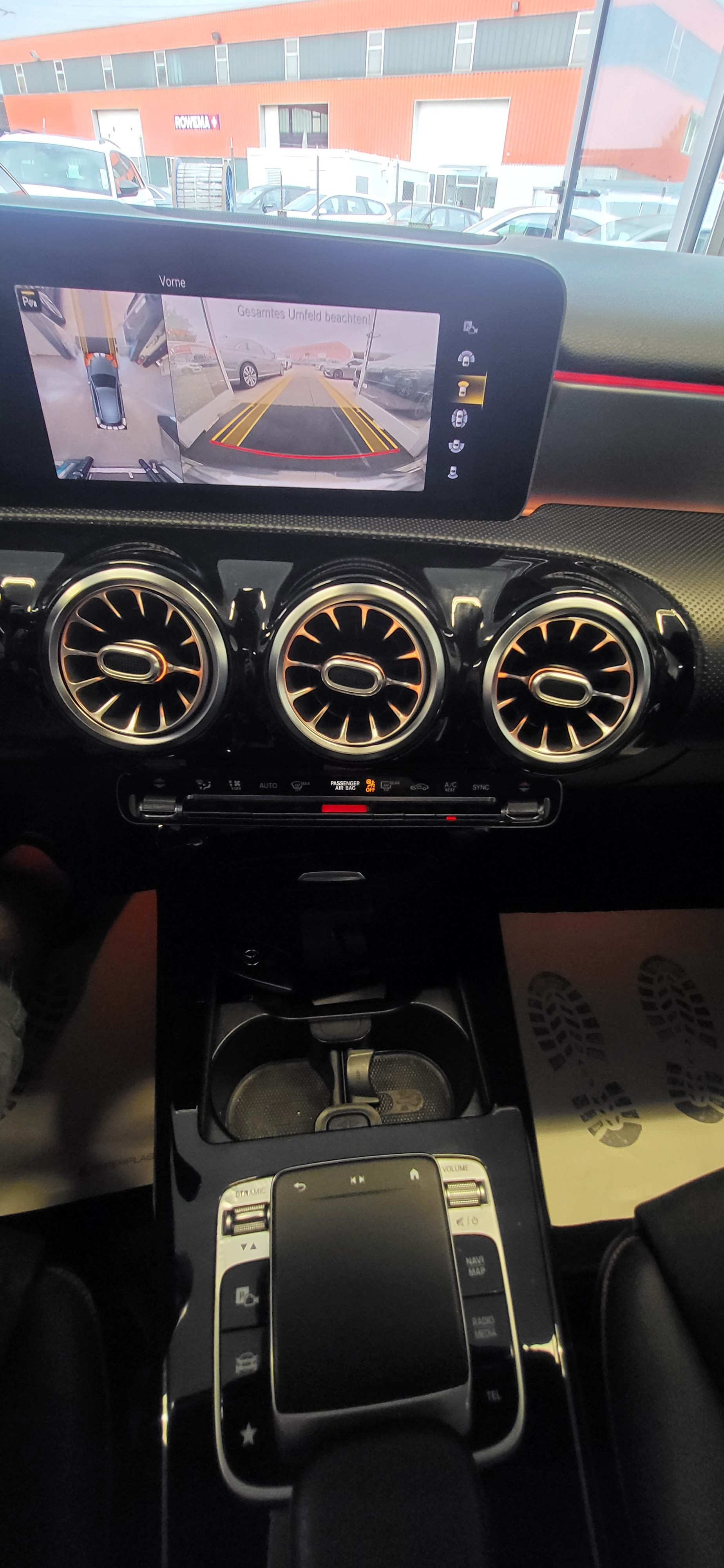 MERCEDES-BENZ A 200 AMG Line 7G-DCT-image-12