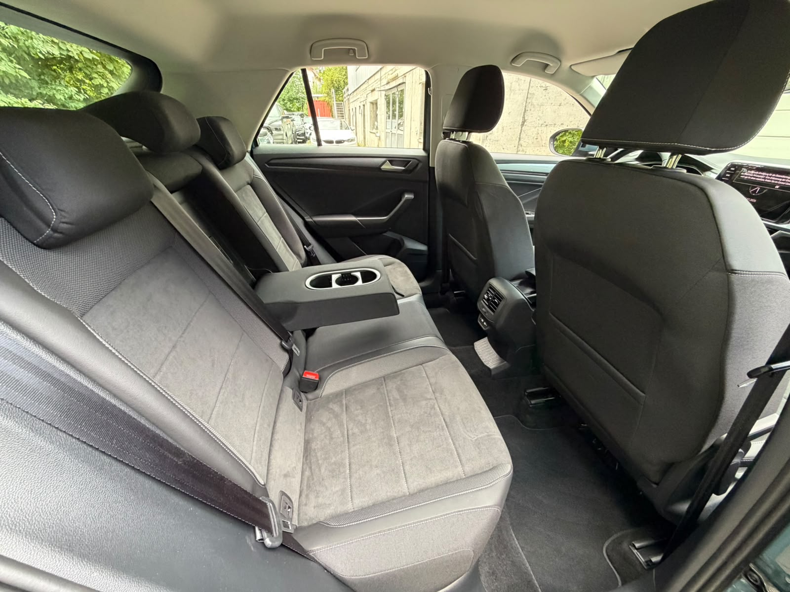 VW T-Roc 2.0 TSI Style DSG 4Motion-image-15