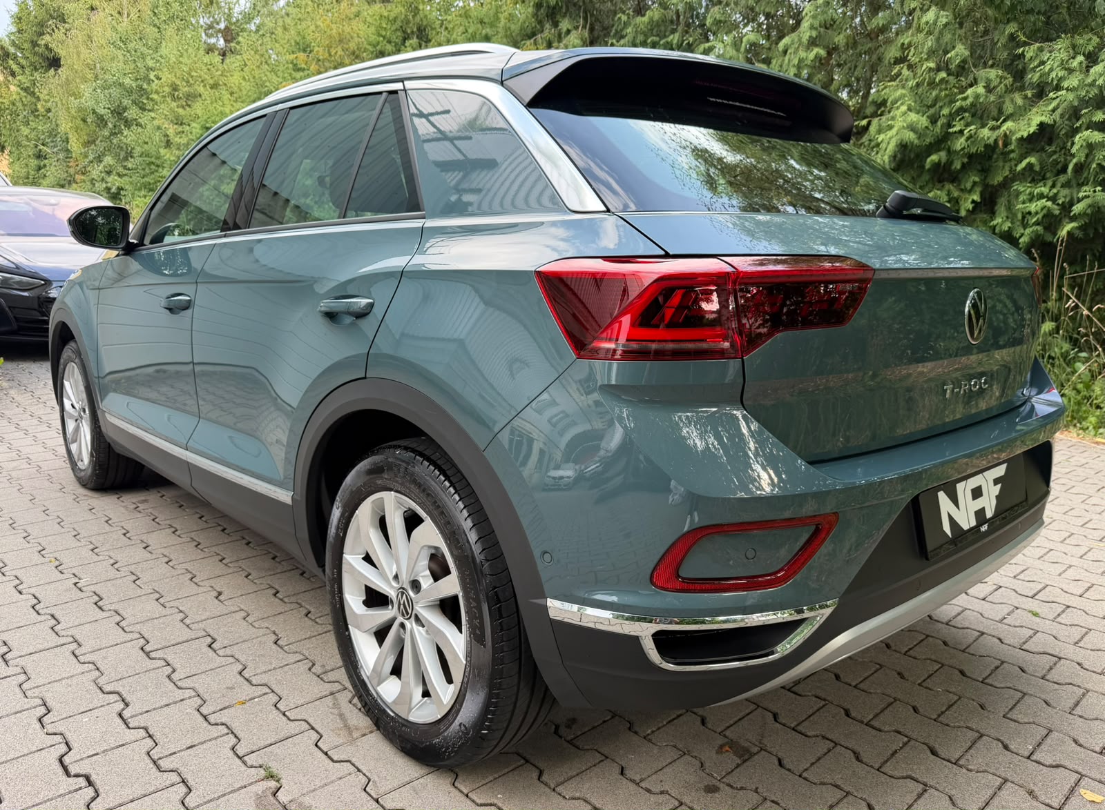 VW T-Roc 2.0 TSI Style DSG 4Motion-image-2