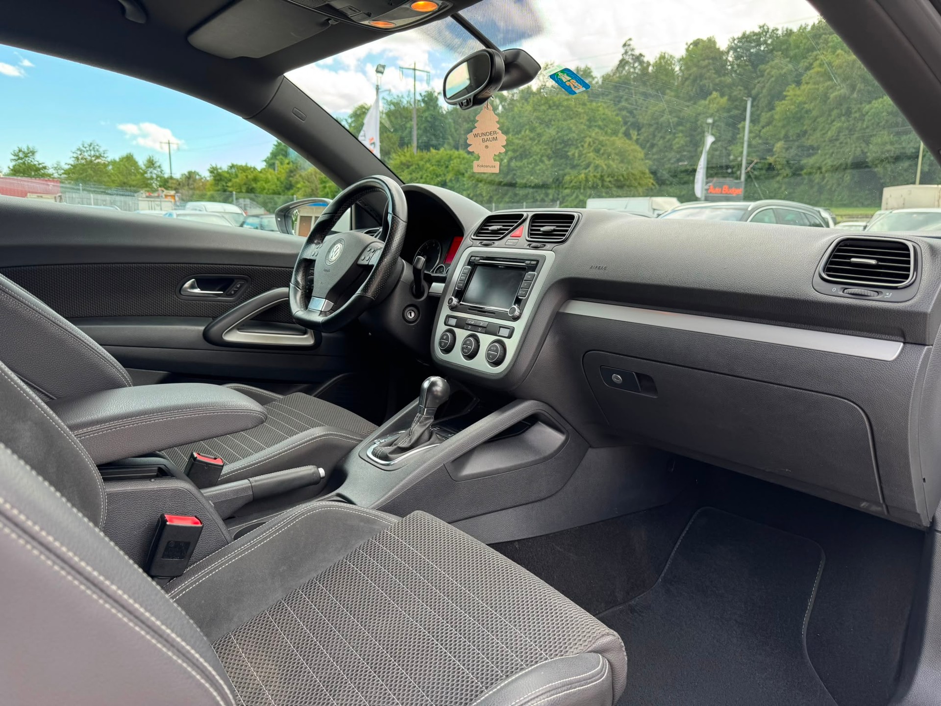 VW Scirocco 2.0 TSI DSG-image-11