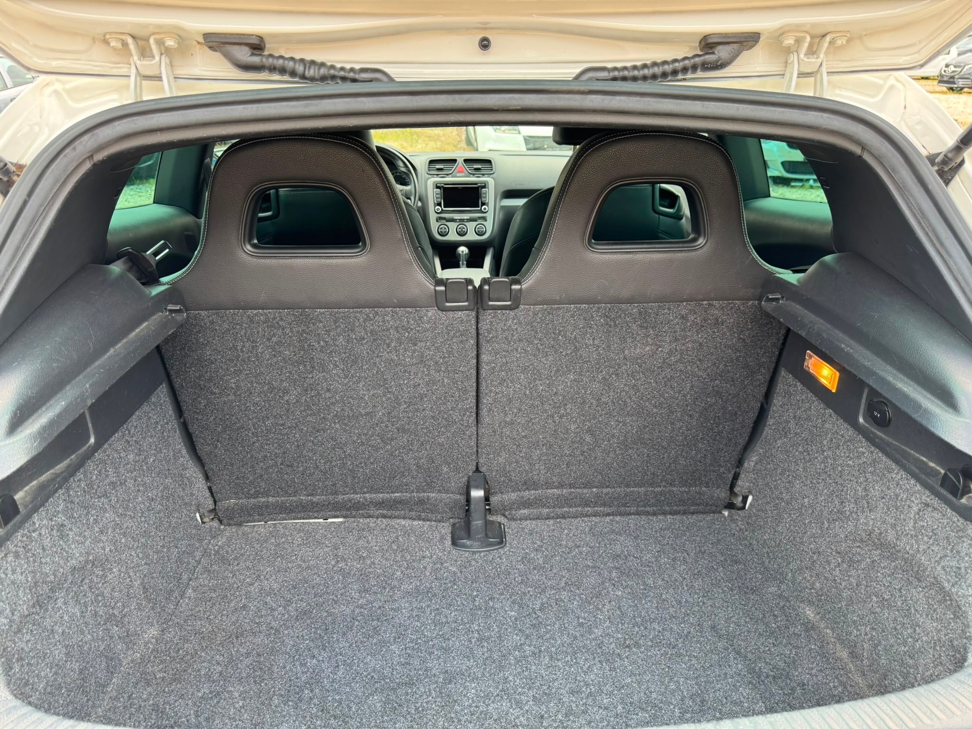 VW Scirocco 2.0 TSI DSG-image-8