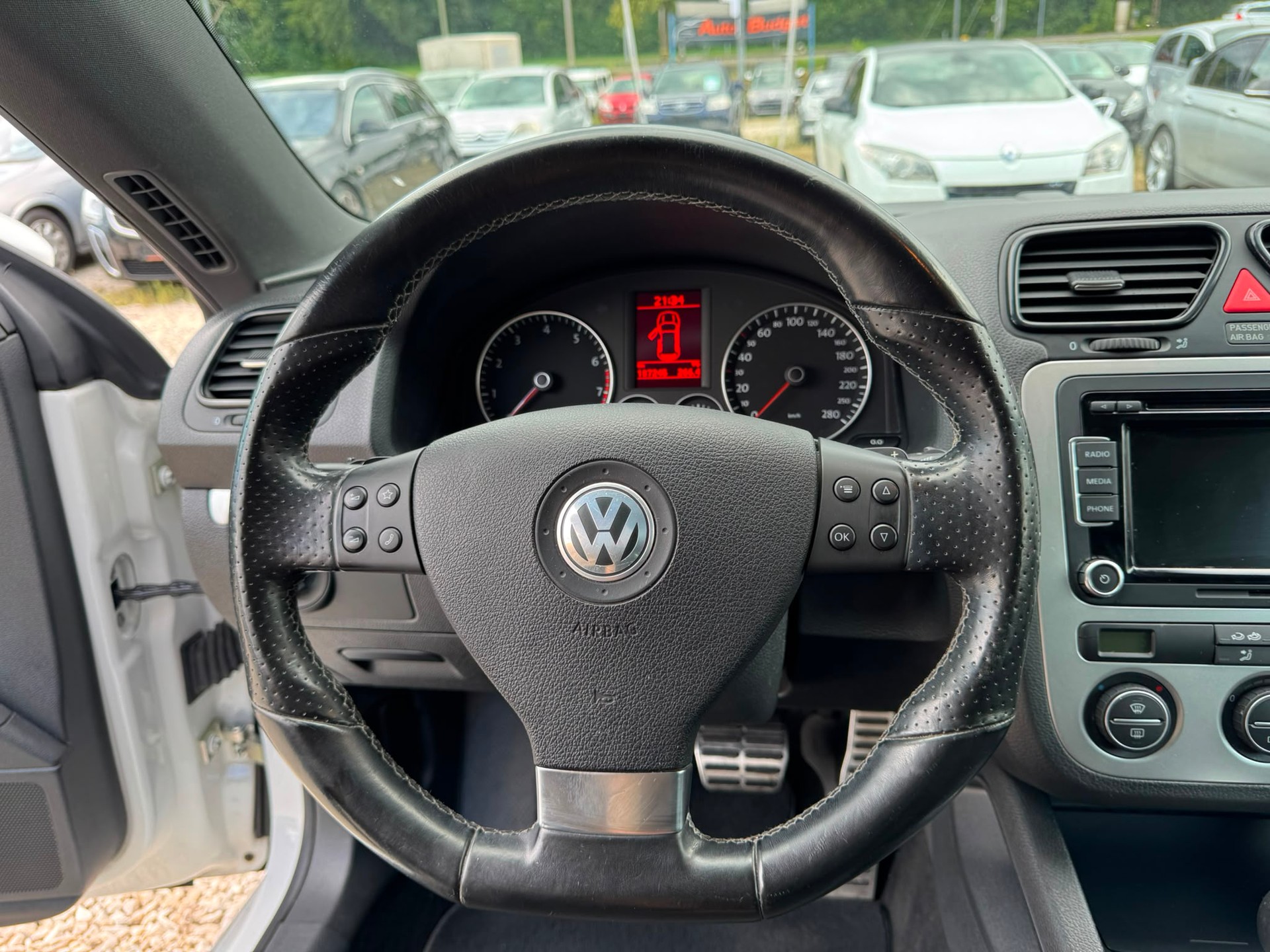 VW Scirocco 2.0 TSI DSG-image-16