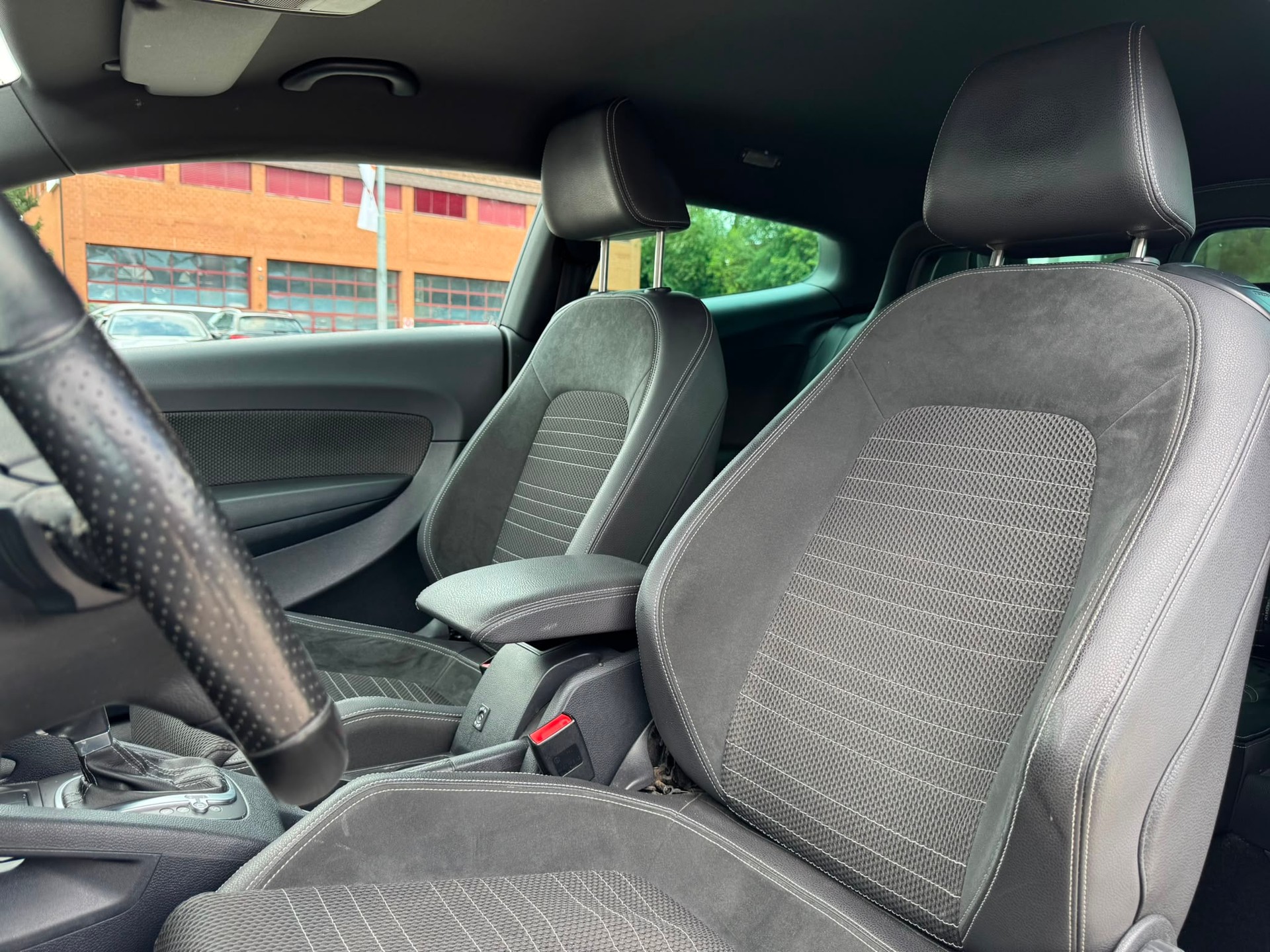 VW Scirocco 2.0 TSI DSG-image-14
