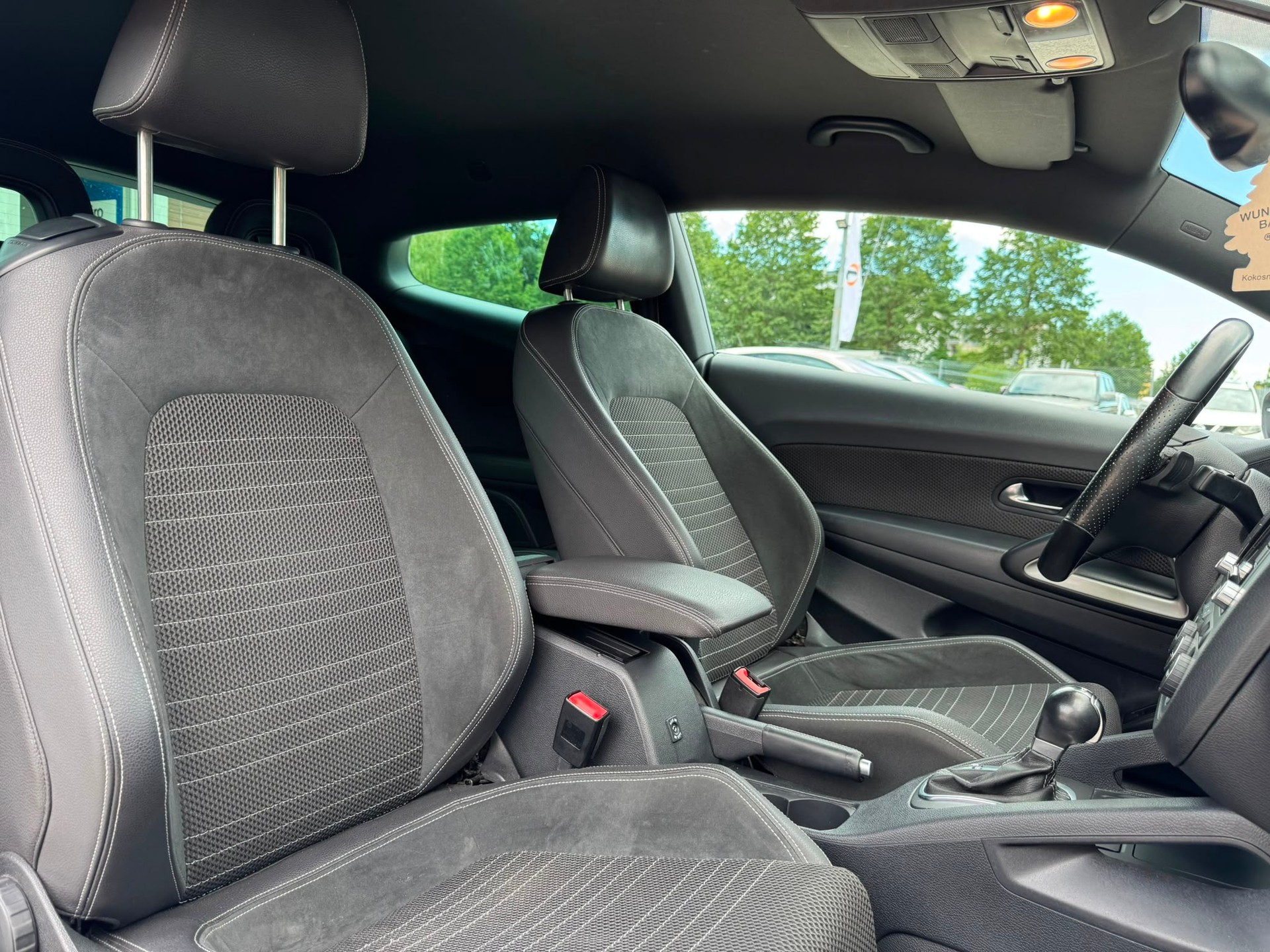 VW Scirocco 2.0 TSI DSG-image-12