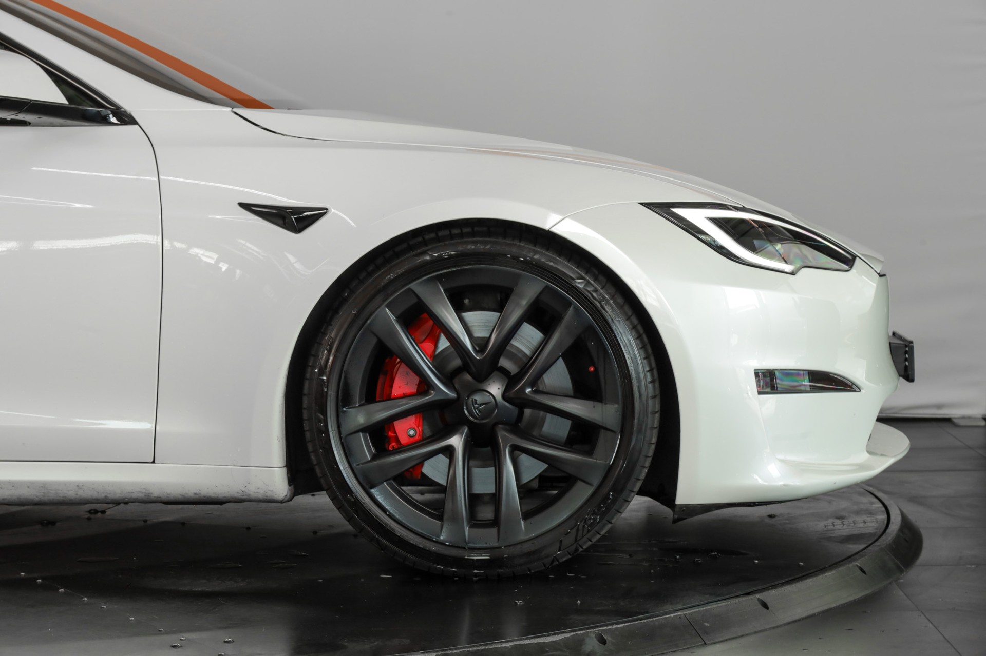 TESLA Model S 100 kWh Plaid-image-6