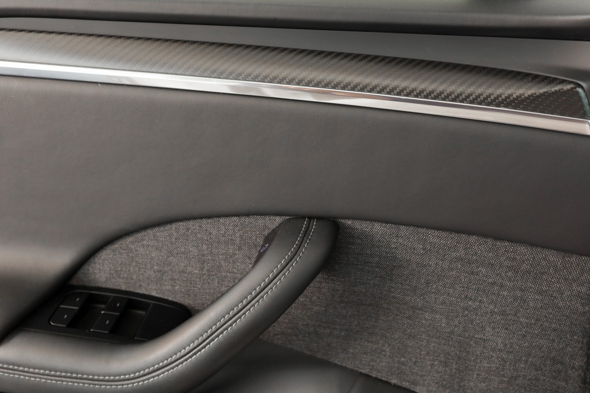 TESLA Model S 100 kWh Plaid-image-18