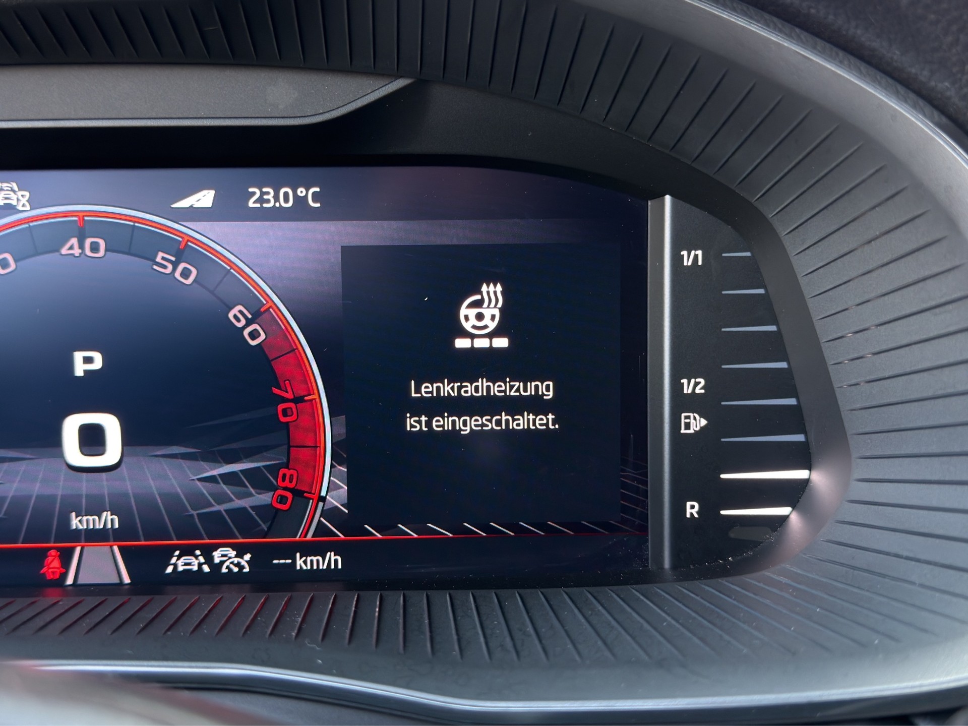 SKODA Kamiq 1.5 TSI Monte Carlo DSG-image-14